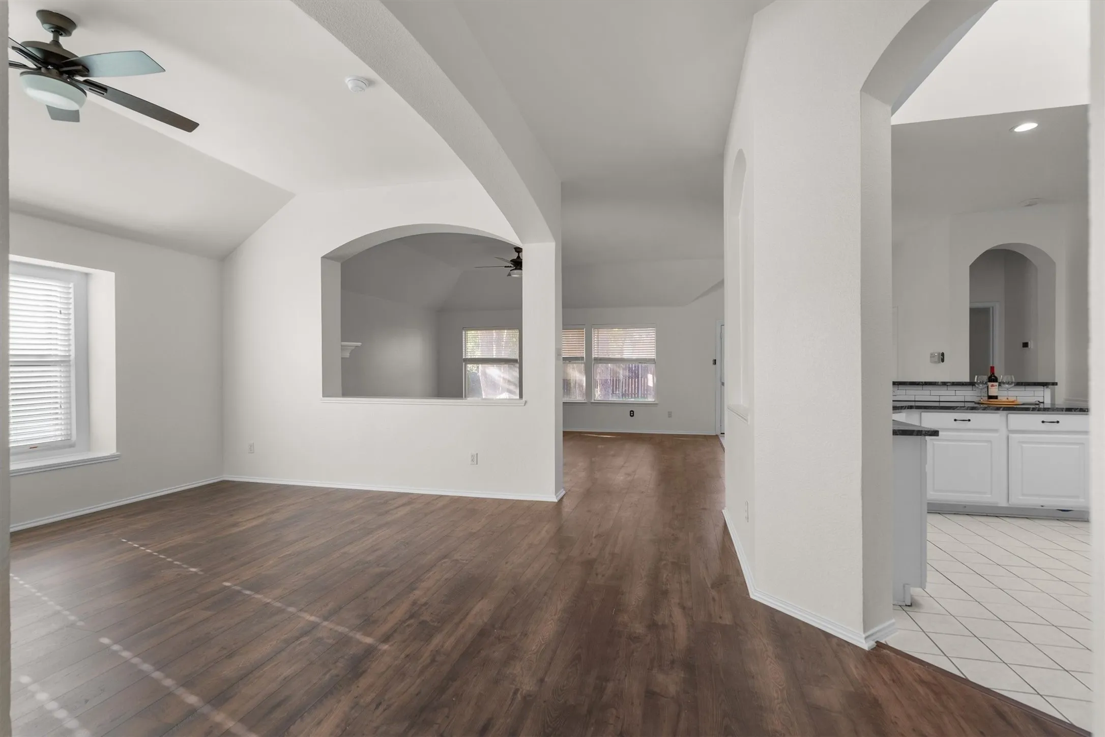 Single Family Residence For Sale in Denton County , 1718 Falcon Drive, Corinth, Texas 76210, 4 Bedroom, 3 Bathroom, 2 Garage spaces, 2,687 Sqft, built in 1999, mls#21391793, Real Estate Agent in Corinth, Homes For Sale in Denton county, Homes For Sale in Corinth, Realtor in Corinth Texas, Real Estate Brokerage Independent Realty Texas, Luminita Cordes Realtor