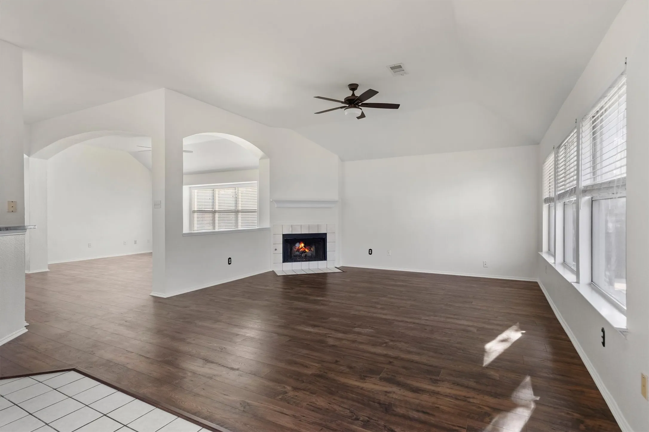 Single Family Residence For Sale in Denton County , 1718 Falcon Drive, Corinth, Texas 76210, 4 Bedroom, 3 Bathroom, 2 Garage spaces, 2,687 Sqft, built in 1999, mls#21391793, Real Estate Agent in Corinth, Homes For Sale in Denton county, Homes For Sale in Corinth, Realtor in Corinth Texas, Real Estate Brokerage Independent Realty Texas, Luminita Cordes Realtor