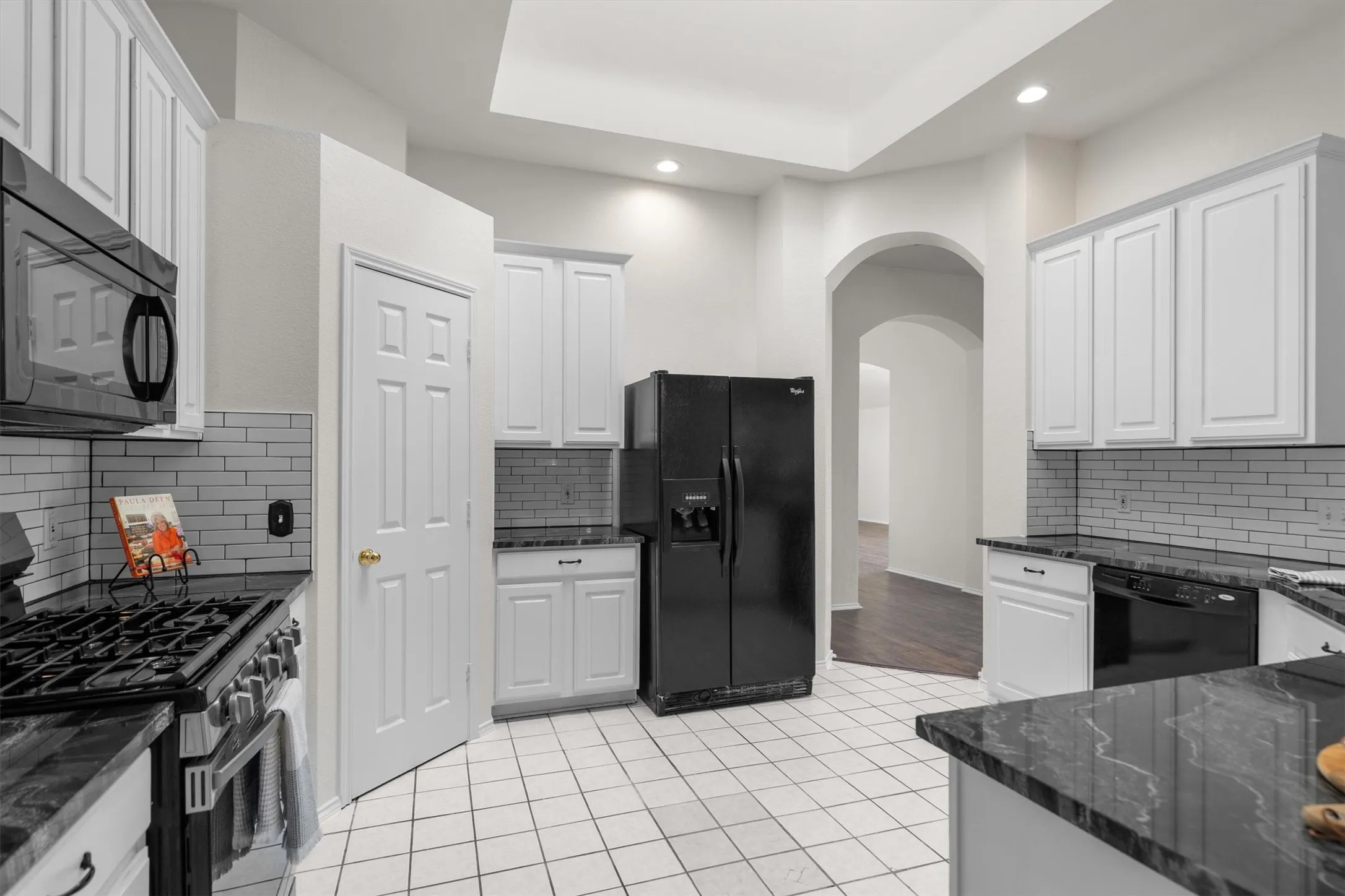 Single Family Residence For Sale in Denton County , 1718 Falcon Drive, Corinth, Texas 76210, 4 Bedroom, 3 Bathroom, 2 Garage spaces, 2,687 Sqft, built in 1999, mls#21391793, Real Estate Agent in Corinth, Homes For Sale in Denton county, Homes For Sale in Corinth, Realtor in Corinth Texas, Real Estate Brokerage Independent Realty Texas, Luminita Cordes Realtor
