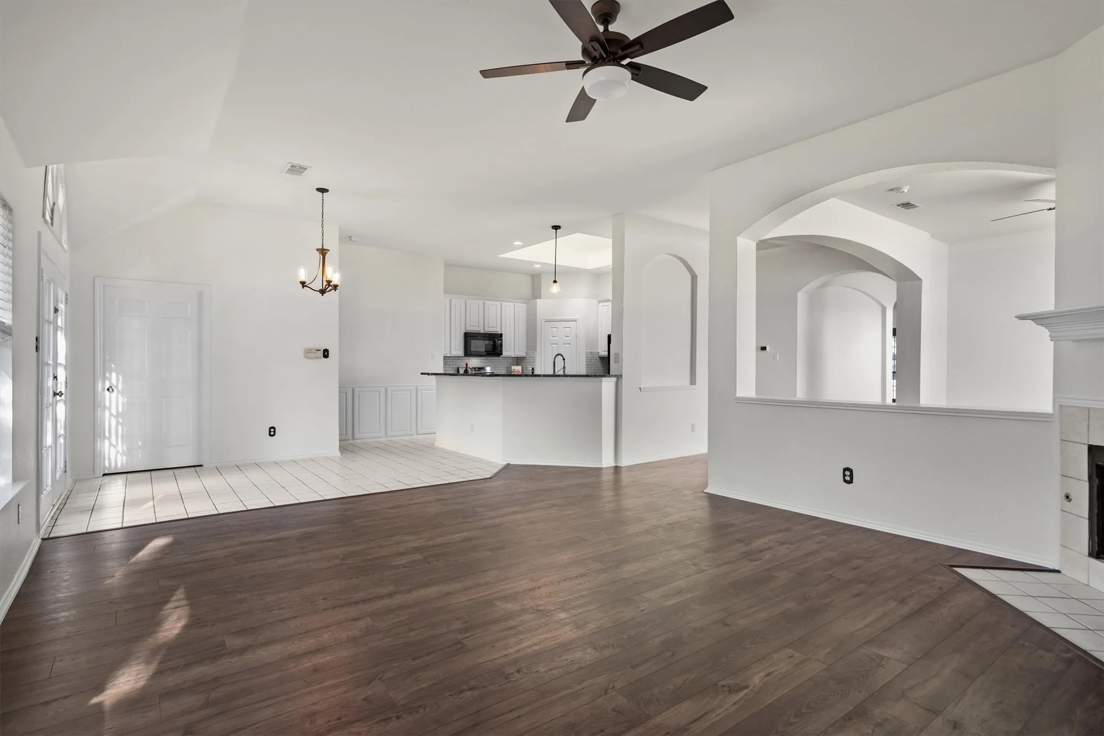 Single Family Residence For Sale in Denton County , 1718 Falcon Drive, Corinth, Texas 76210, 4 Bedroom, 3 Bathroom, 2 Garage spaces, 2,687 Sqft, built in 1999, mls#21391793, Real Estate Agent in Corinth, Homes For Sale in Denton county, Homes For Sale in Corinth, Realtor in Corinth Texas, Real Estate Brokerage Independent Realty Texas, Luminita Cordes Realtor