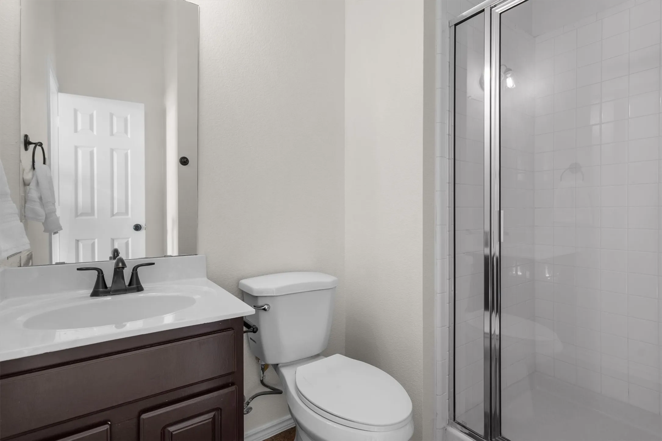Single Family Residence For Sale in Denton County , 1718 Falcon Drive, Corinth, Texas 76210, 4 Bedroom, 3 Bathroom, 2 Garage spaces, 2,687 Sqft, built in 1999, mls#21391793, Real Estate Agent in Corinth, Homes For Sale in Denton county, Homes For Sale in Corinth, Realtor in Corinth Texas, Real Estate Brokerage Independent Realty Texas, Luminita Cordes Realtor