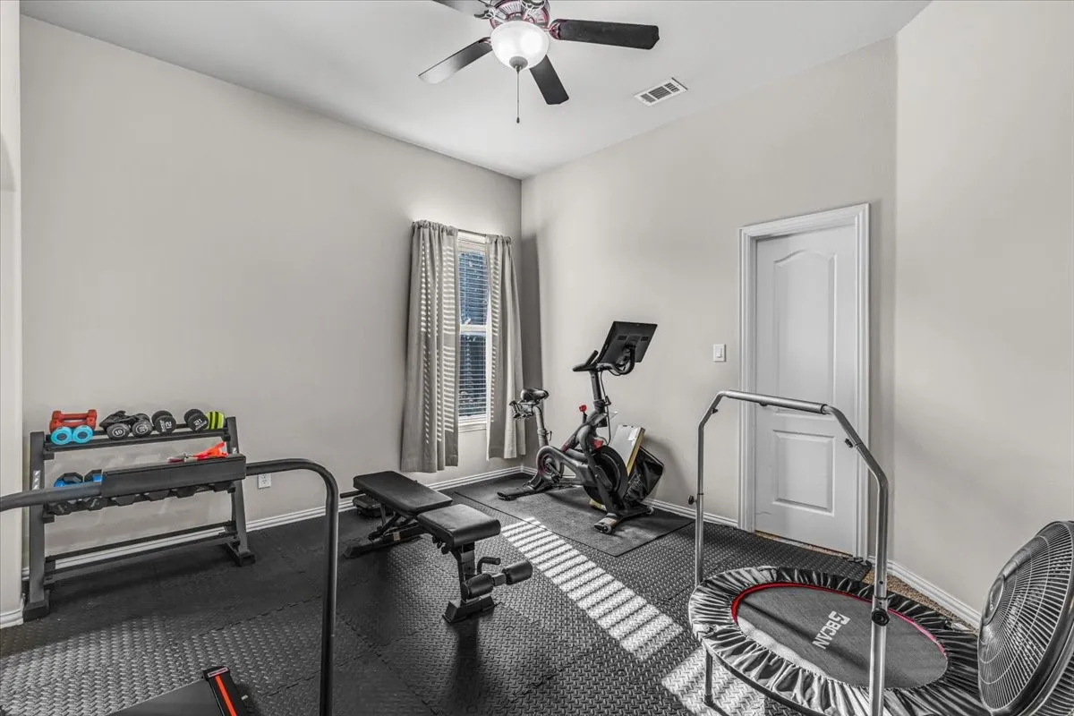 Neutral wall finishes, recessed ceiling light, and ceiling fan