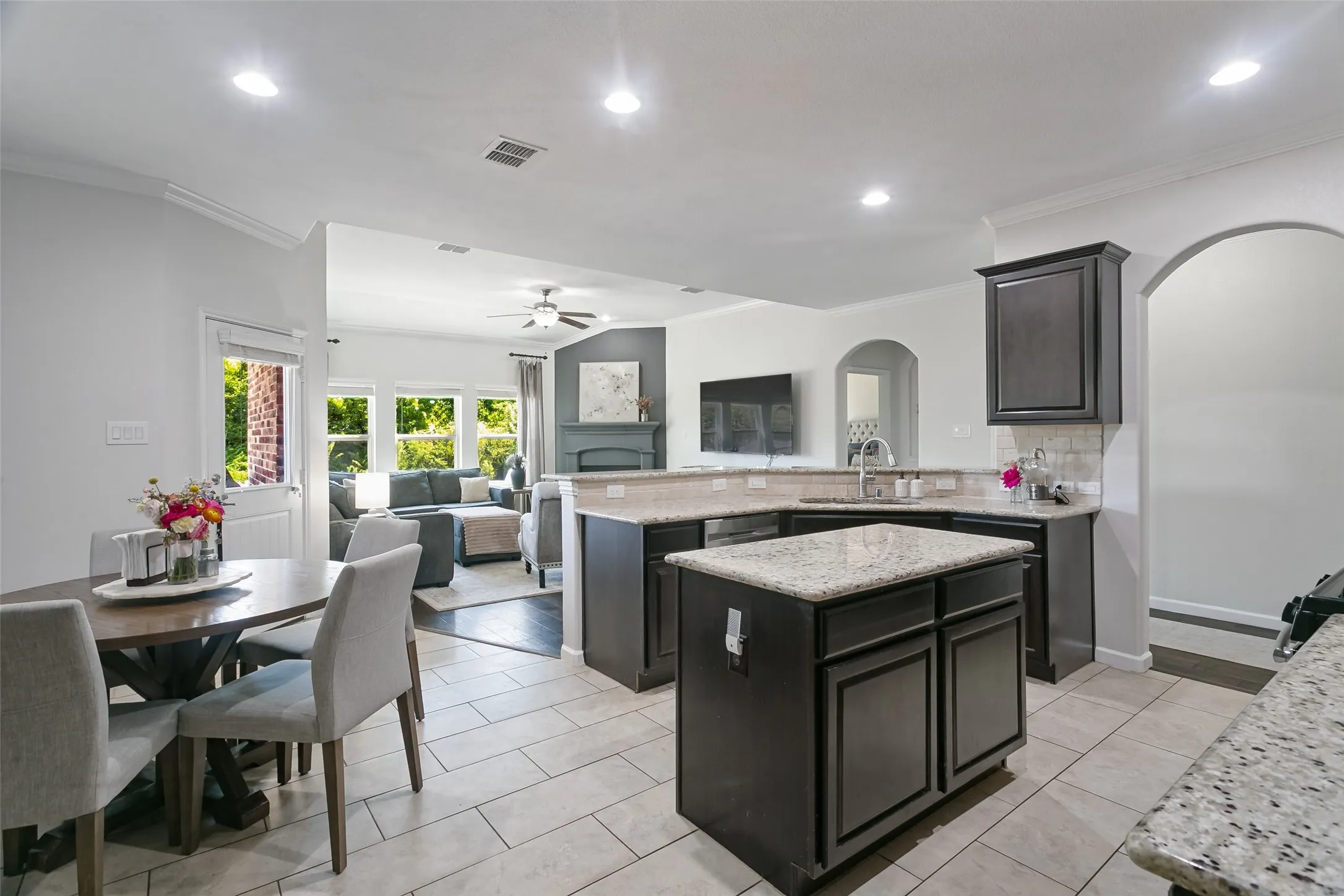 Single Family Residence For Sale in Collin County , 11704 Hamptonbrook Drive, Mc Kinney, Texas 75071, 4 Bedroom, 4 Bathroom, 2 Garage spaces, 3,027 Sqft, built in 2013, mls#21391577, Real Estate Agent in Mc Kinney, Homes For Sale in Collin county, Homes For Sale in Mc Kinney, Realtor in Mc Kinney Texas, Real Estate Brokerage Independent Realty Texas, Luminita Cordes Realtor