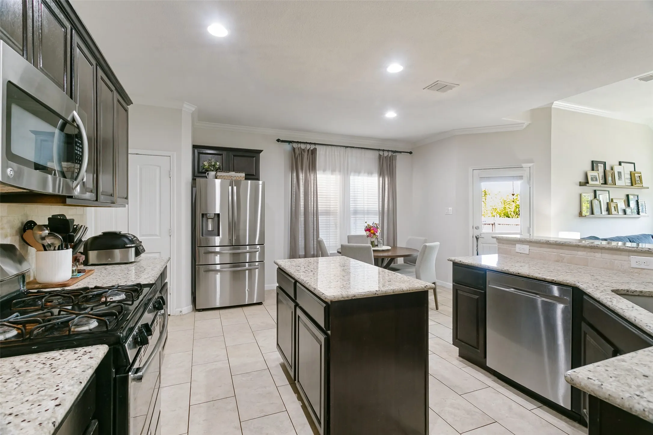 Single Family Residence For Sale in Collin County , 11704 Hamptonbrook Drive, Mc Kinney, Texas 75071, 4 Bedroom, 4 Bathroom, 2 Garage spaces, 3,027 Sqft, built in 2013, mls#21391577, Real Estate Agent in Mc Kinney, Homes For Sale in Collin county, Homes For Sale in Mc Kinney, Realtor in Mc Kinney Texas, Real Estate Brokerage Independent Realty Texas, Luminita Cordes Realtor