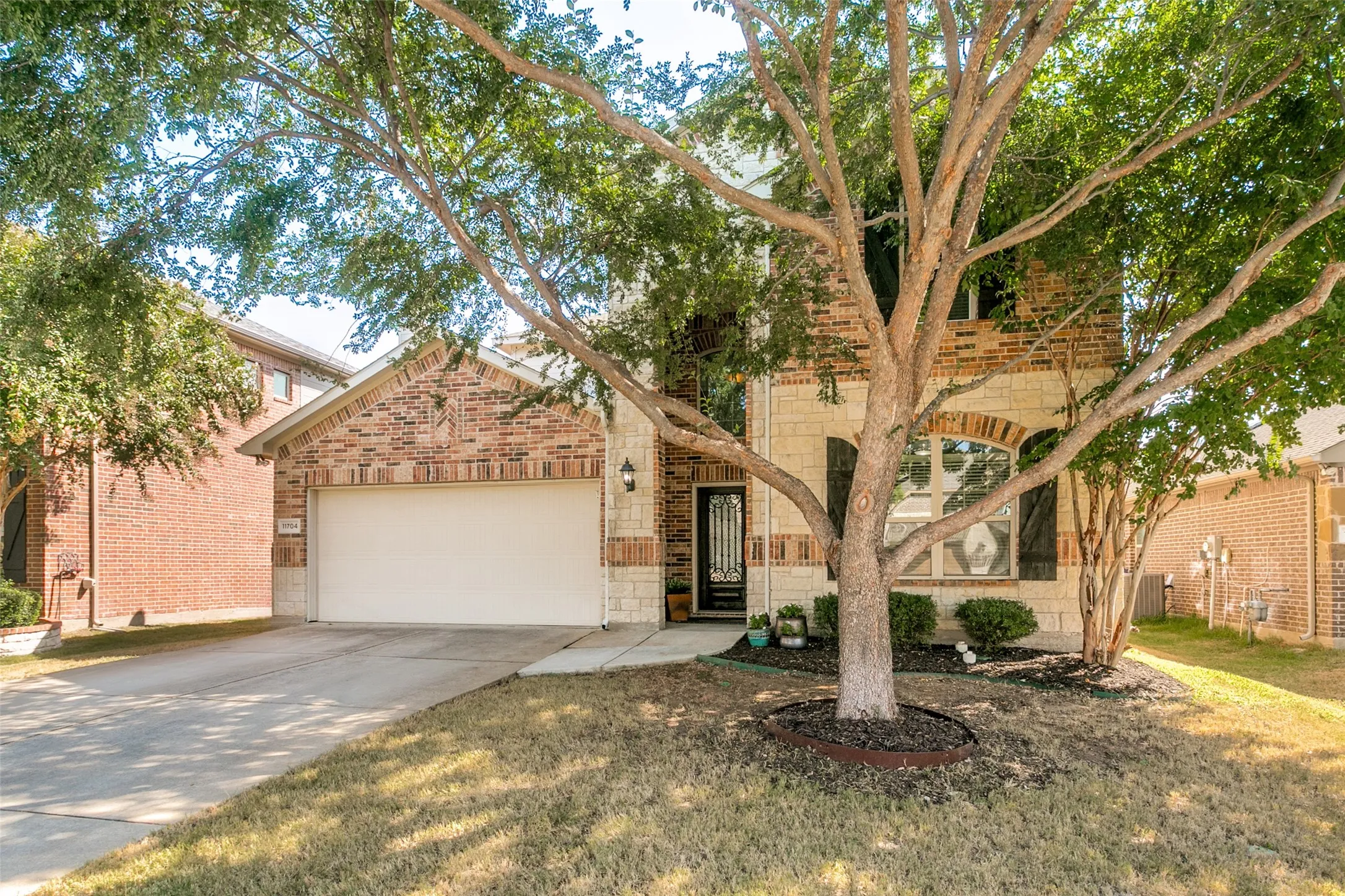 Single Family Residence For Sale in Collin County , 11704 Hamptonbrook Drive, Mc Kinney, Texas 75071, 4 Bedroom, 4 Bathroom, 2 Garage spaces, 3,027 Sqft, built in 2013, mls#21391577, Real Estate Agent in Mc Kinney, Homes For Sale in Collin county, Homes For Sale in Mc Kinney, Realtor in Mc Kinney Texas, Real Estate Brokerage Independent Realty Texas, Luminita Cordes Realtor