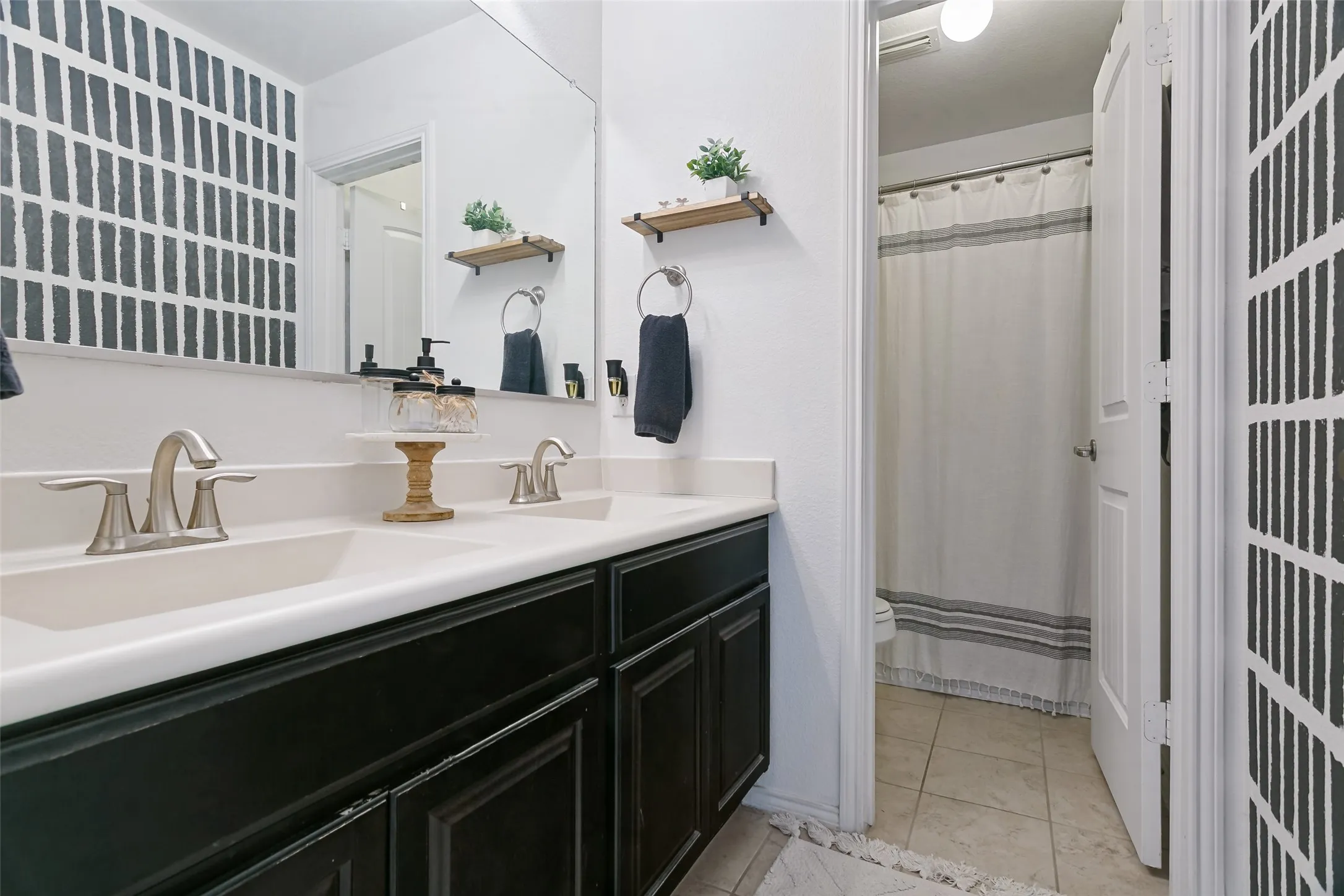 Single Family Residence For Sale in Collin County , 11704 Hamptonbrook Drive, Mc Kinney, Texas 75071, 4 Bedroom, 4 Bathroom, 2 Garage spaces, 3,027 Sqft, built in 2013, mls#21391577, Real Estate Agent in Mc Kinney, Homes For Sale in Collin county, Homes For Sale in Mc Kinney, Realtor in Mc Kinney Texas, Real Estate Brokerage Independent Realty Texas, Luminita Cordes Realtor