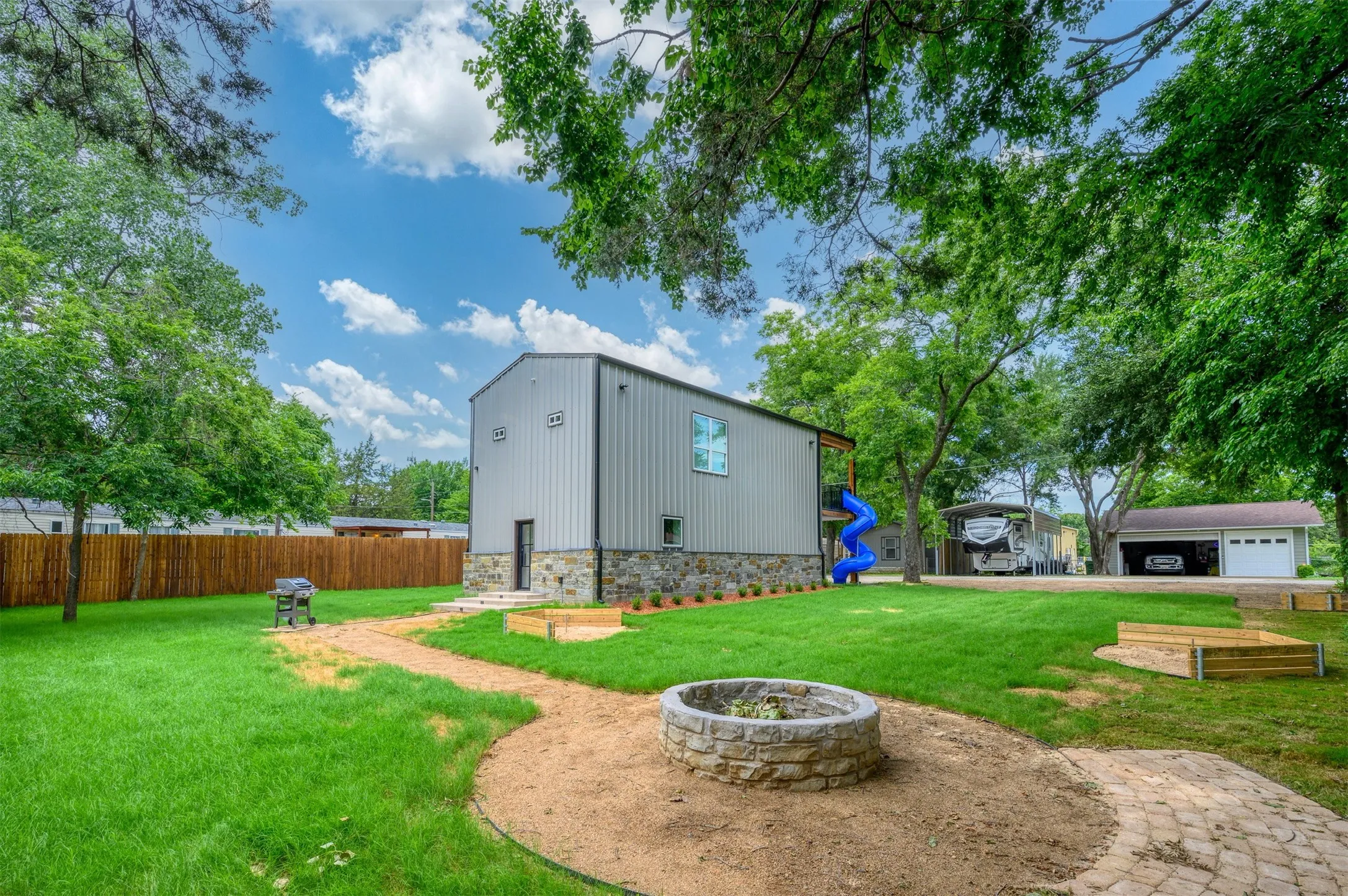 Single Family Residence For Sale in Grayson County , 176 Denison Drive, Pottsboro, Texas 75076, 2 Bedroom, 3 Bathroom, Garage spaces, 1,642 Sqft, built in 2023, mls#21395644, Real Estate Agent in Pottsboro, Homes For Sale in Grayson county, Homes For Sale in Pottsboro, Realtor in Pottsboro Texas, Real Estate Brokerage Independent Realty Texas, Luminita Cordes Realtor