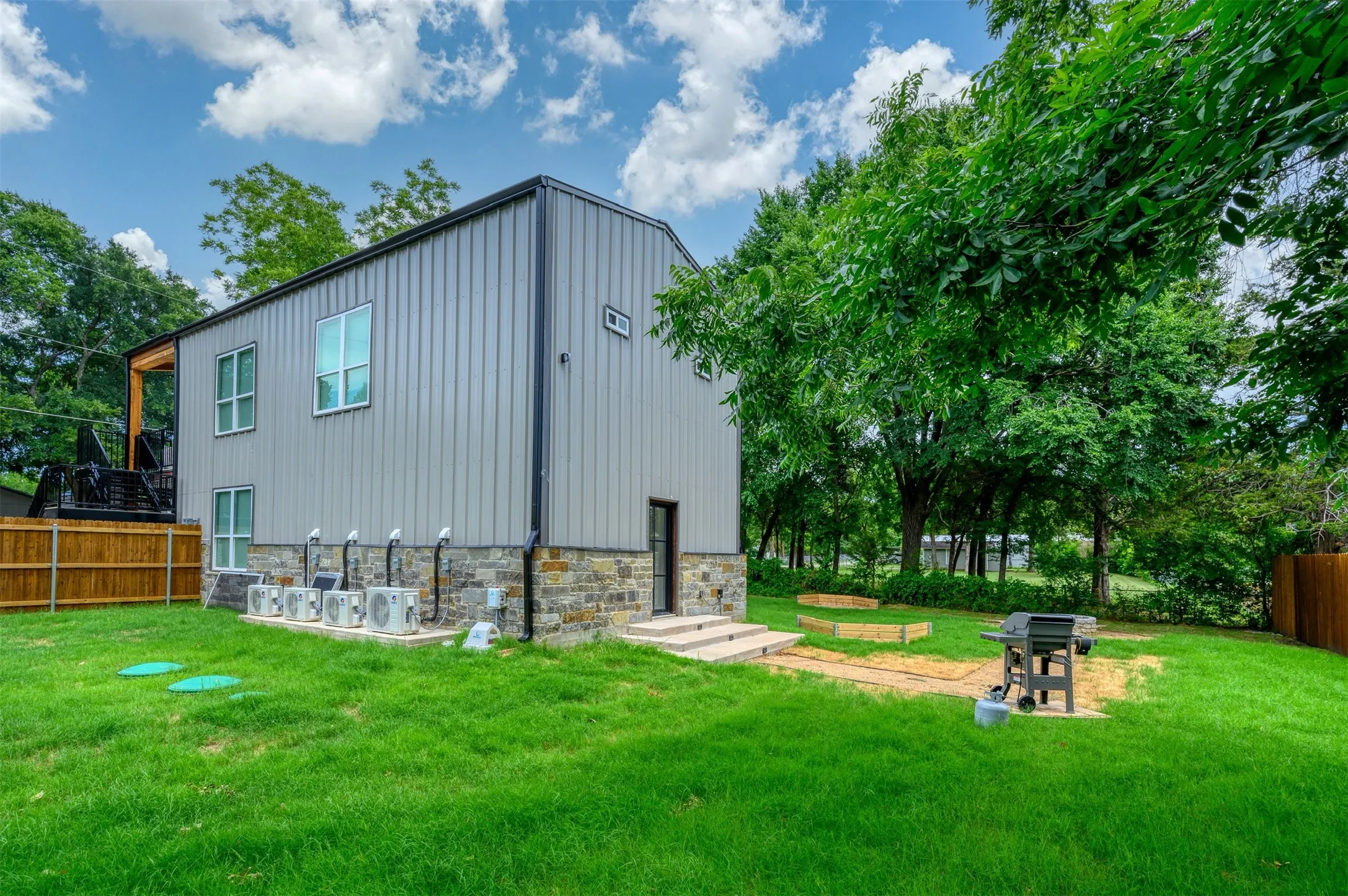 Single Family Residence For Sale in Grayson County , 176 Denison Drive, Pottsboro, Texas 75076, 2 Bedroom, 3 Bathroom, Garage spaces, 1,642 Sqft, built in 2023, mls#21395644, Real Estate Agent in Pottsboro, Homes For Sale in Grayson county, Homes For Sale in Pottsboro, Realtor in Pottsboro Texas, Real Estate Brokerage Independent Realty Texas, Luminita Cordes Realtor