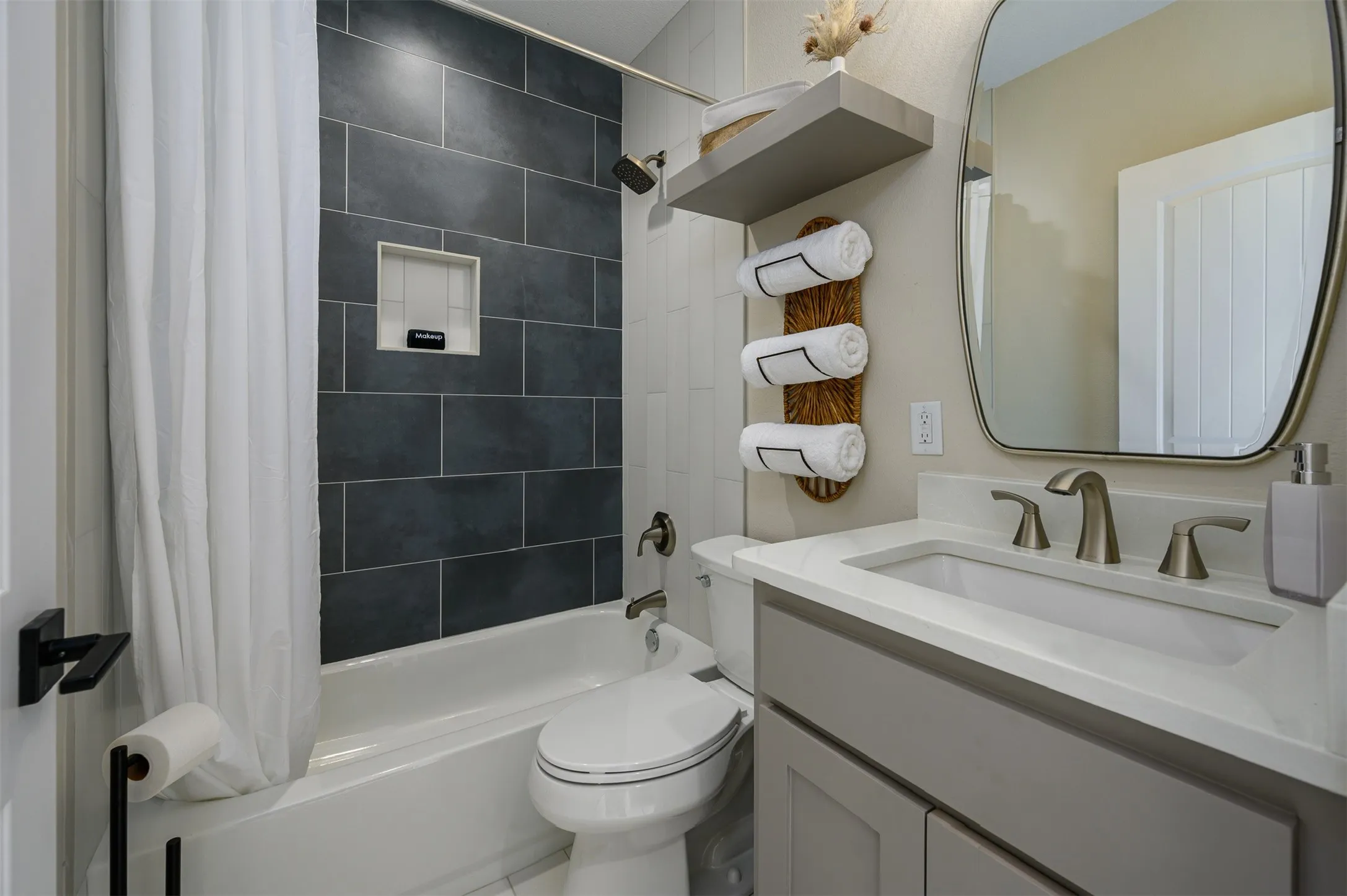 Downstairs full bathroom