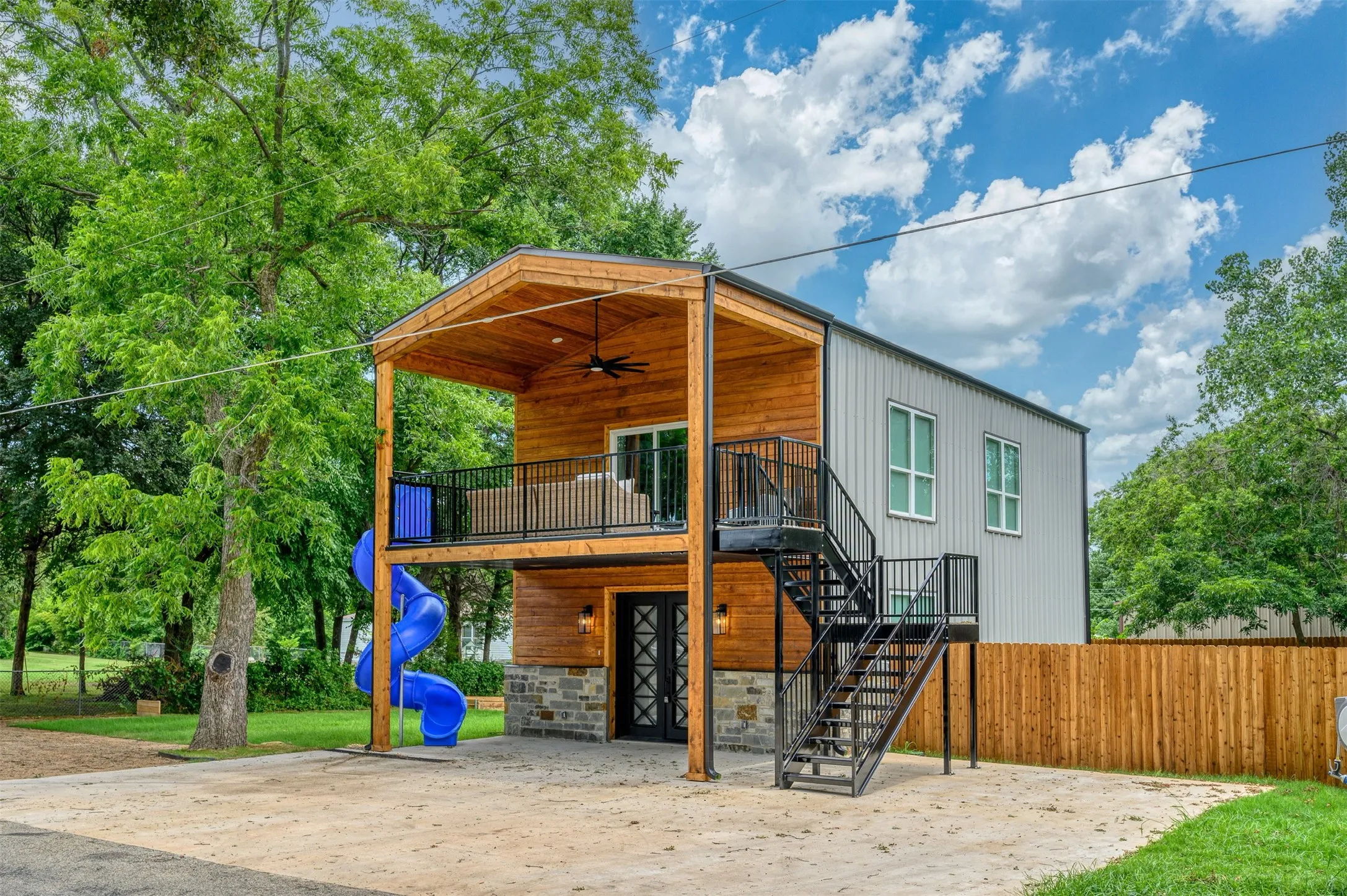 Single Family Residence For Sale in Grayson County , 176 Denison Drive, Pottsboro, Texas 75076, 2 Bedroom, 3 Bathroom, Garage spaces, 1,642 Sqft, built in 2023, mls#21395644, Real Estate Agent in Pottsboro, Homes For Sale in Grayson county, Homes For Sale in Pottsboro, Realtor in Pottsboro Texas, Real Estate Brokerage Independent Realty Texas, Luminita Cordes Realtor