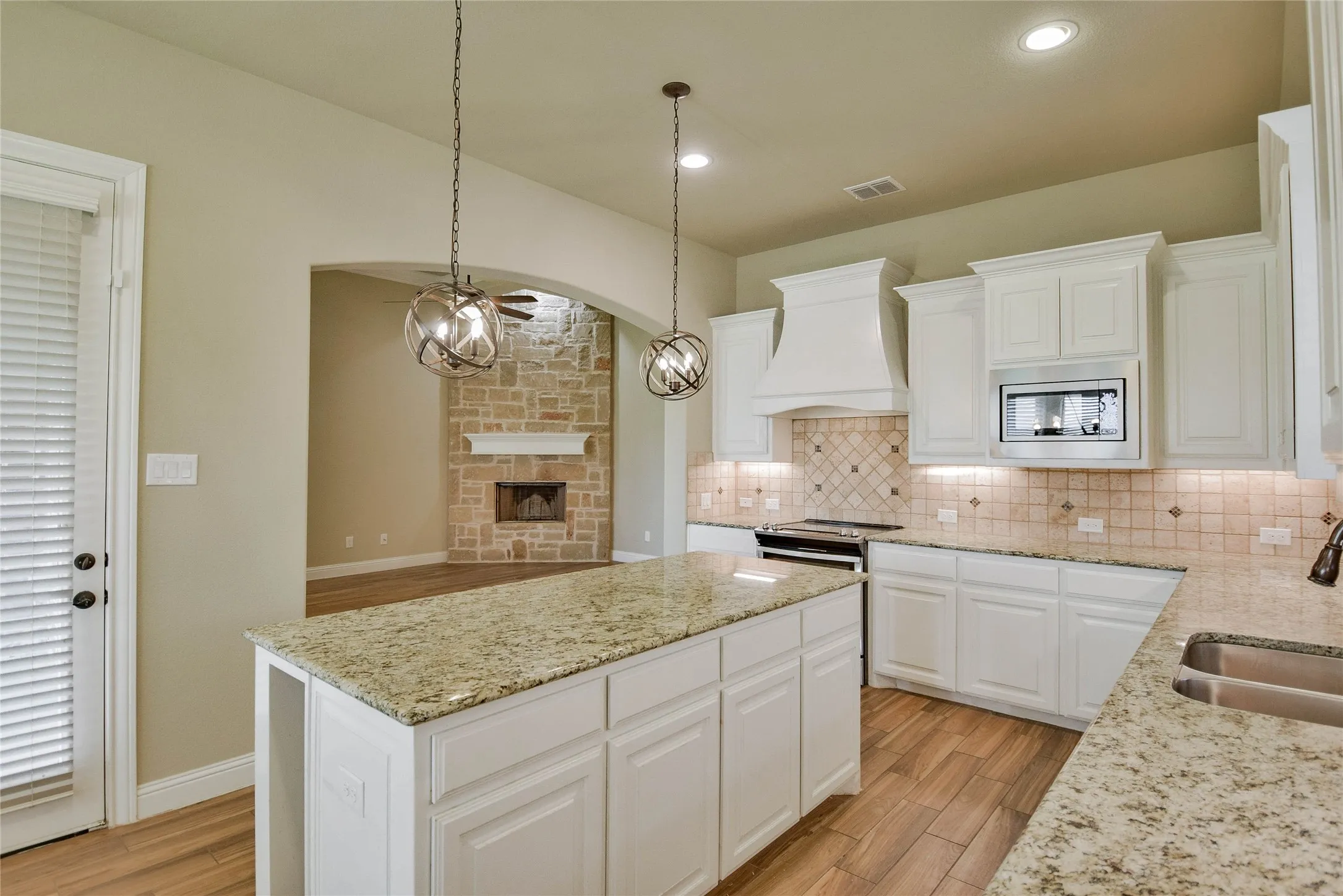 Single Family Residence For Rent in Hood County , 3100 White Horse Court, Granbury, Texas 76049, 4 Bedroom, 3 Bathroom, 2 Garage spaces, 2,573 Sqft, built in 2017, mls#21395769, Real Estate Agent in Granbury, Homes For Rent in Hood county, Homes For Rent in Granbury, Realtor in Granbury Texas, Real Estate Brokerage Independent Realty Texas, Luminita Cordes Realtor