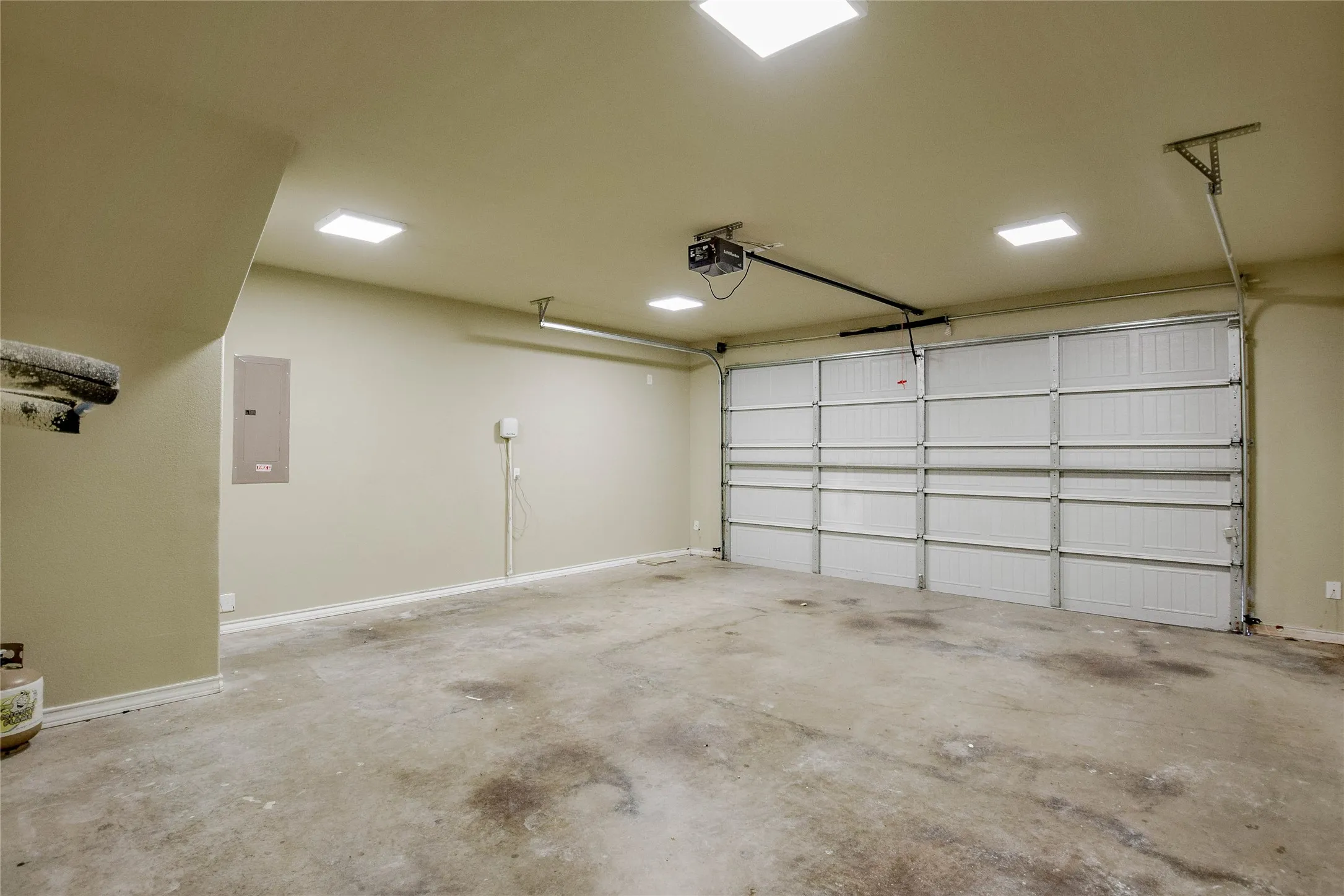 Single Family Residence For Rent in Hood County , 3100 White Horse Court, Granbury, Texas 76049, 4 Bedroom, 3 Bathroom, 2 Garage spaces, 2,573 Sqft, built in 2017, mls#21395769, Real Estate Agent in Granbury, Homes For Rent in Hood county, Homes For Rent in Granbury, Realtor in Granbury Texas, Real Estate Brokerage Independent Realty Texas, Luminita Cordes Realtor