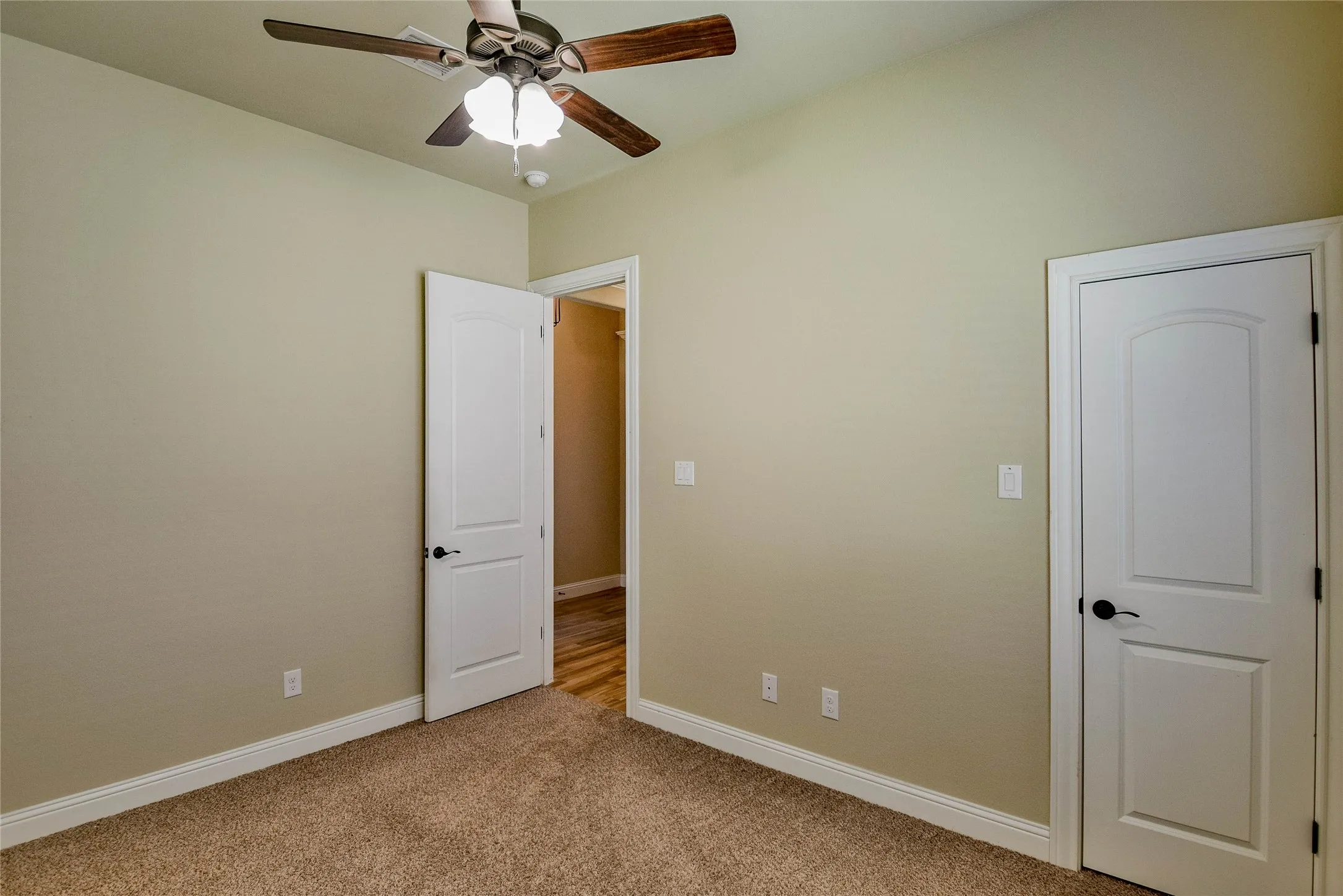 Single Family Residence For Rent in Hood County , 3100 White Horse Court, Granbury, Texas 76049, 4 Bedroom, 3 Bathroom, 2 Garage spaces, 2,573 Sqft, built in 2017, mls#21395769, Real Estate Agent in Granbury, Homes For Rent in Hood county, Homes For Rent in Granbury, Realtor in Granbury Texas, Real Estate Brokerage Independent Realty Texas, Luminita Cordes Realtor