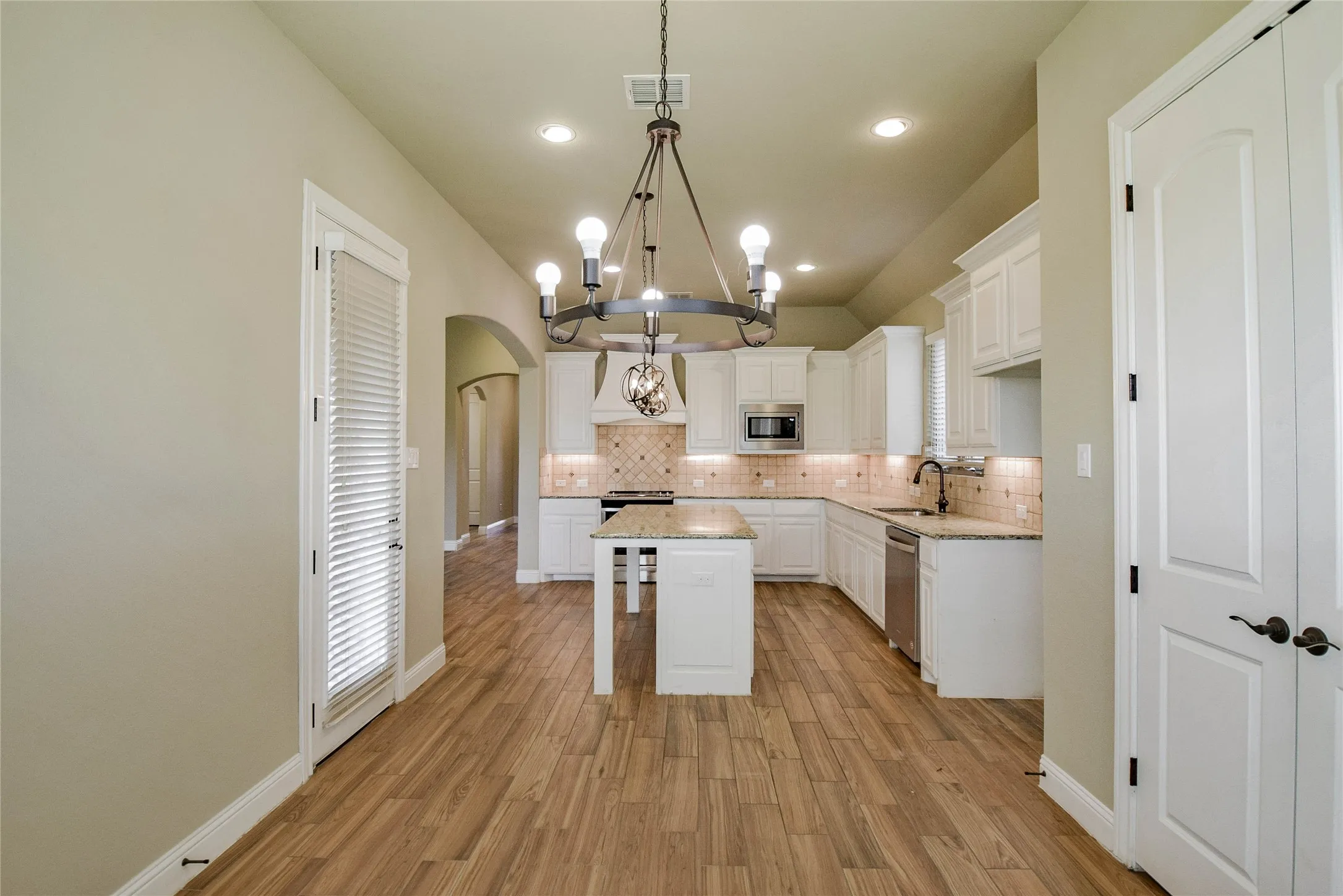 Single Family Residence For Rent in Hood County , 3100 White Horse Court, Granbury, Texas 76049, 4 Bedroom, 3 Bathroom, 2 Garage spaces, 2,573 Sqft, built in 2017, mls#21395769, Real Estate Agent in Granbury, Homes For Rent in Hood county, Homes For Rent in Granbury, Realtor in Granbury Texas, Real Estate Brokerage Independent Realty Texas, Luminita Cordes Realtor