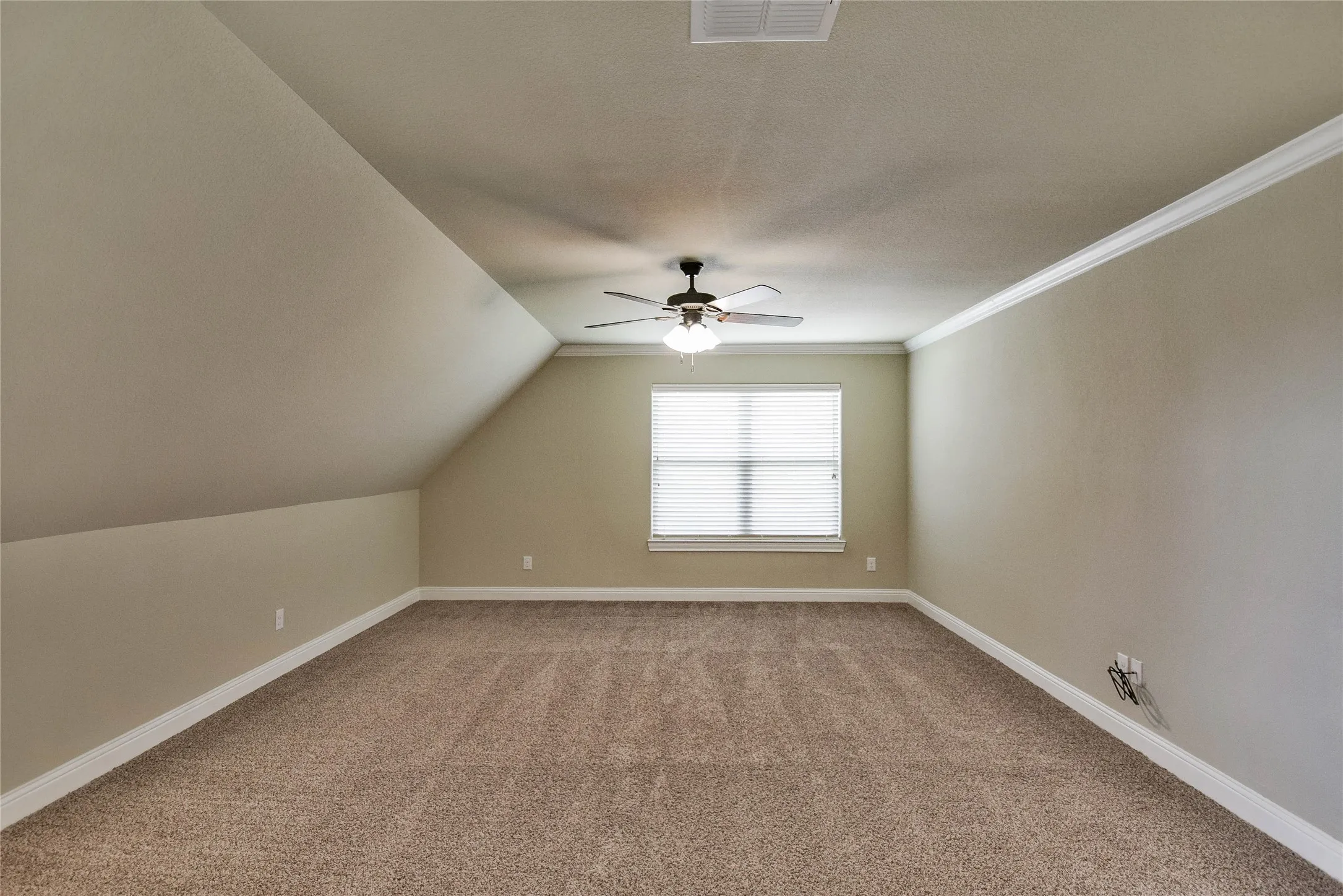 Single Family Residence For Rent in Hood County , 3100 White Horse Court, Granbury, Texas 76049, 4 Bedroom, 3 Bathroom, 2 Garage spaces, 2,573 Sqft, built in 2017, mls#21395769, Real Estate Agent in Granbury, Homes For Rent in Hood county, Homes For Rent in Granbury, Realtor in Granbury Texas, Real Estate Brokerage Independent Realty Texas, Luminita Cordes Realtor