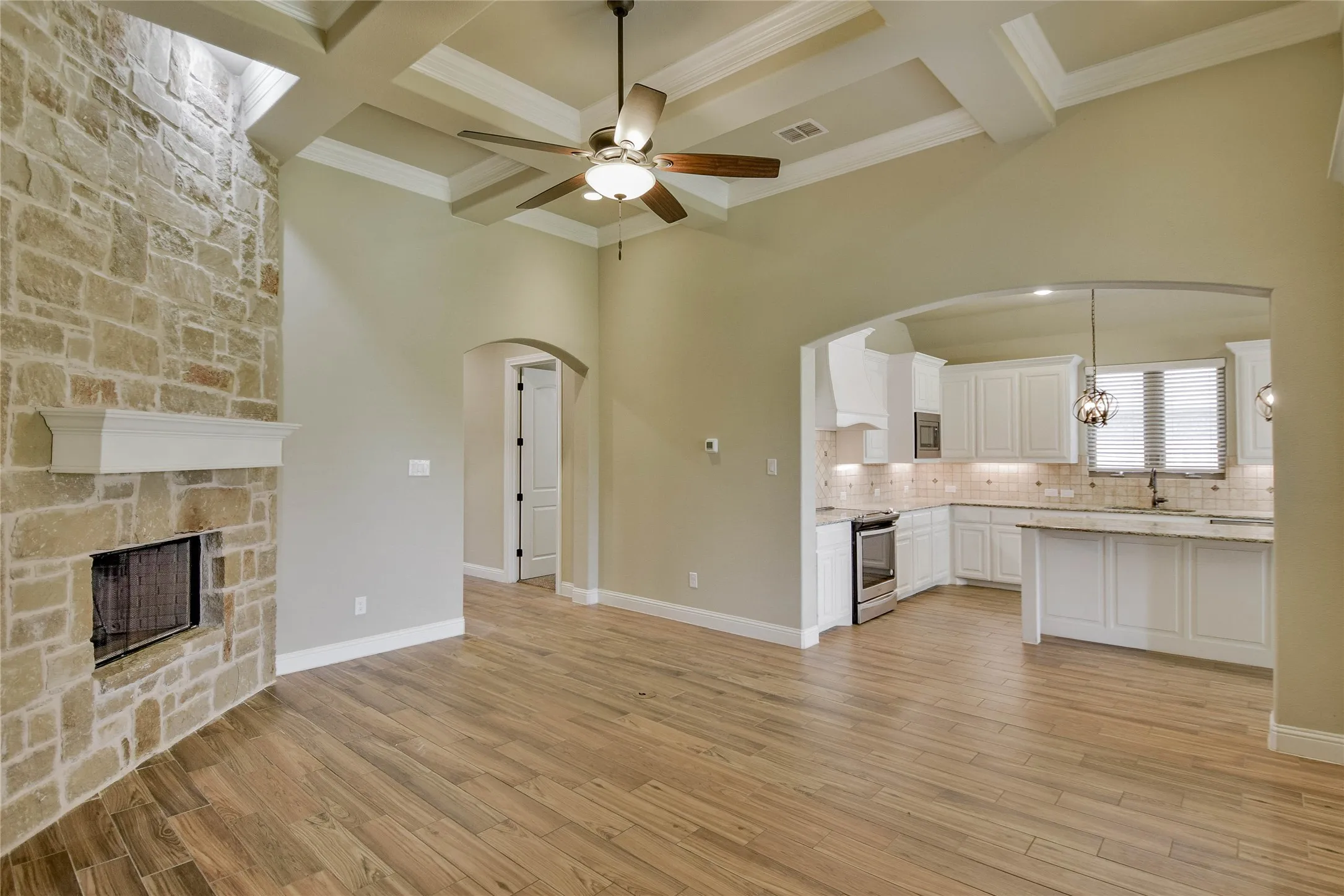Single Family Residence For Rent in Hood County , 3100 White Horse Court, Granbury, Texas 76049, 4 Bedroom, 3 Bathroom, 2 Garage spaces, 2,573 Sqft, built in 2017, mls#21395769, Real Estate Agent in Granbury, Homes For Rent in Hood county, Homes For Rent in Granbury, Realtor in Granbury Texas, Real Estate Brokerage Independent Realty Texas, Luminita Cordes Realtor