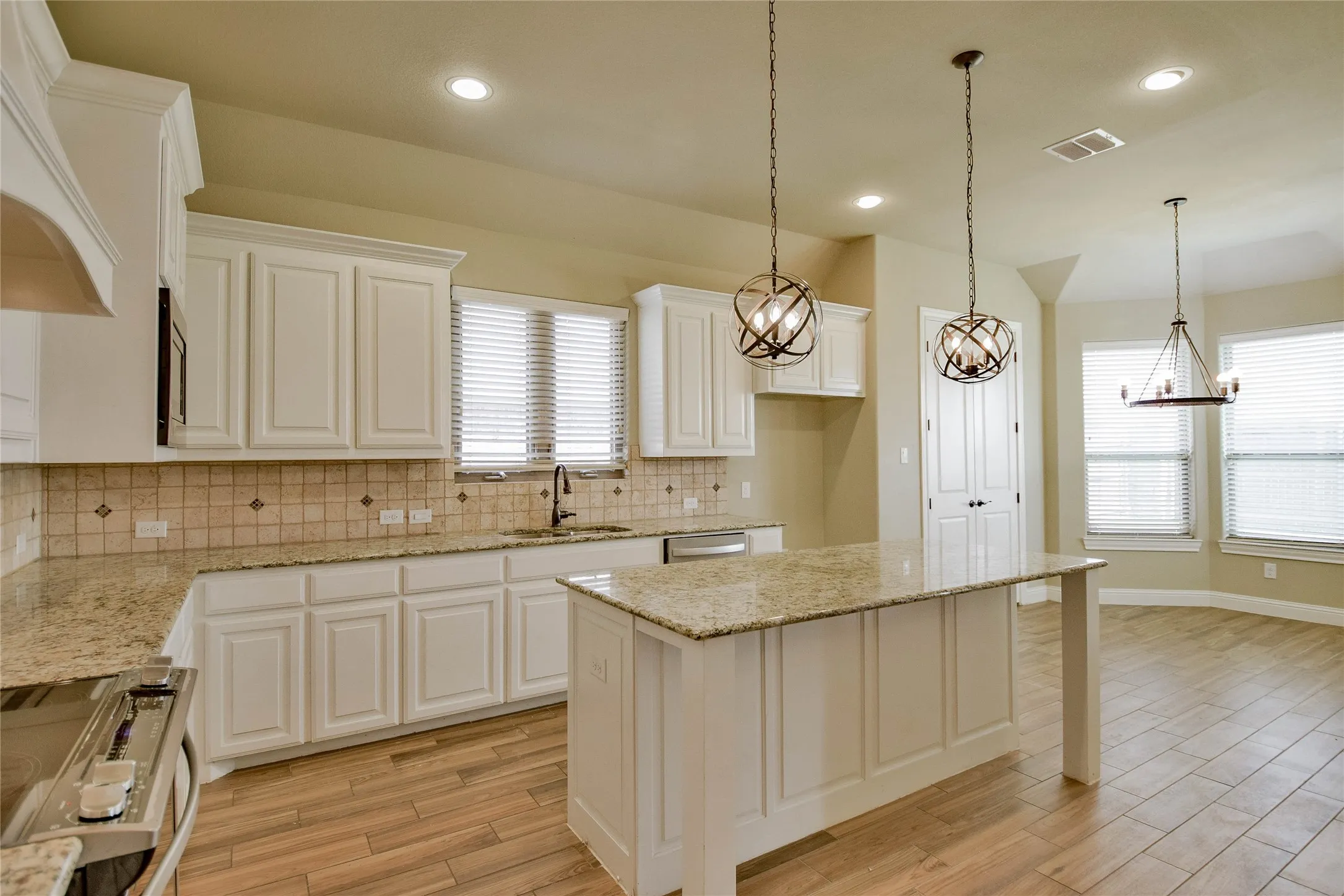 Single Family Residence For Rent in Hood County , 3100 White Horse Court, Granbury, Texas 76049, 4 Bedroom, 3 Bathroom, 2 Garage spaces, 2,573 Sqft, built in 2017, mls#21395769, Real Estate Agent in Granbury, Homes For Rent in Hood county, Homes For Rent in Granbury, Realtor in Granbury Texas, Real Estate Brokerage Independent Realty Texas, Luminita Cordes Realtor