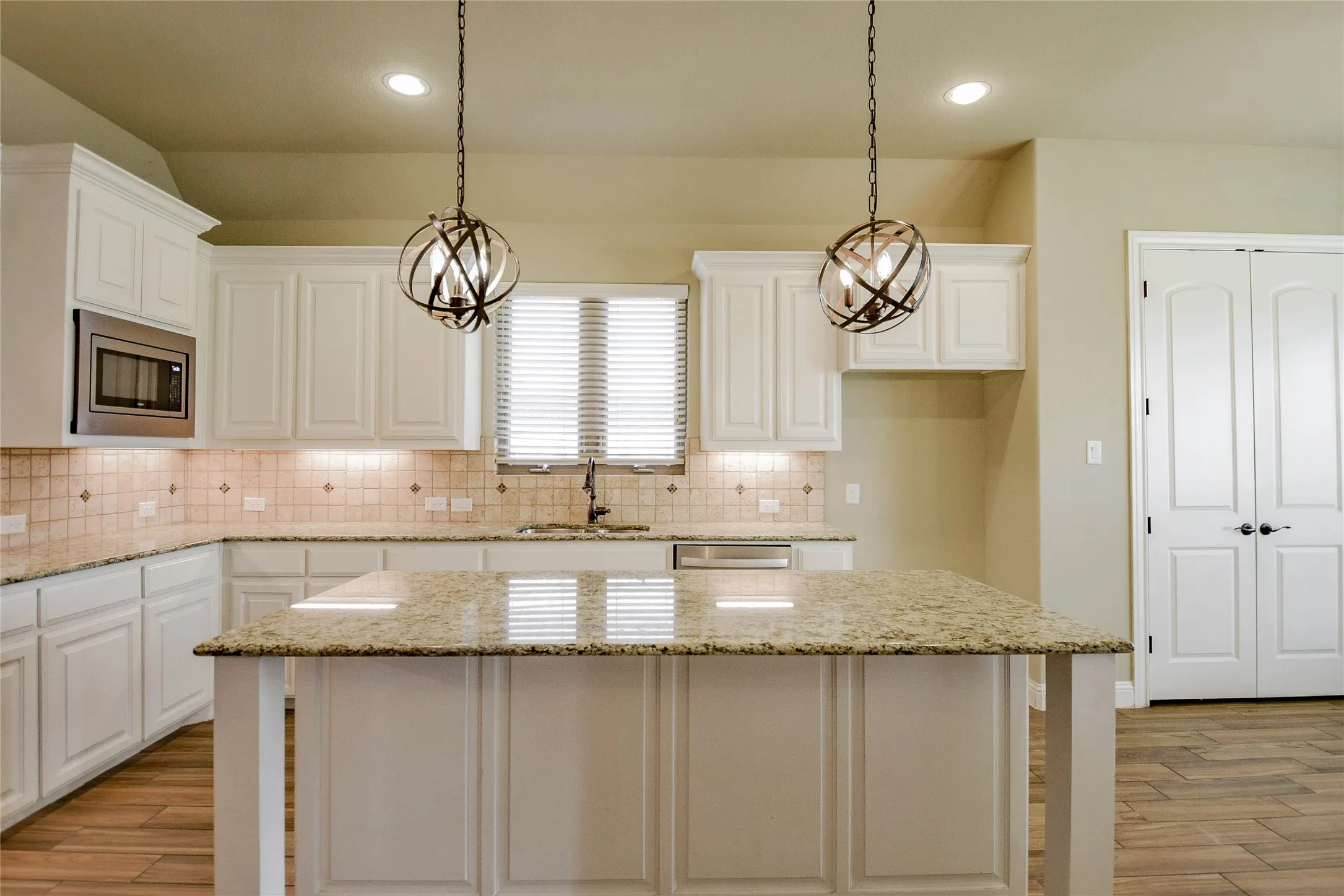 Single Family Residence For Rent in Hood County , 3100 White Horse Court, Granbury, Texas 76049, 4 Bedroom, 3 Bathroom, 2 Garage spaces, 2,573 Sqft, built in 2017, mls#21395769, Real Estate Agent in Granbury, Homes For Rent in Hood county, Homes For Rent in Granbury, Realtor in Granbury Texas, Real Estate Brokerage Independent Realty Texas, Luminita Cordes Realtor