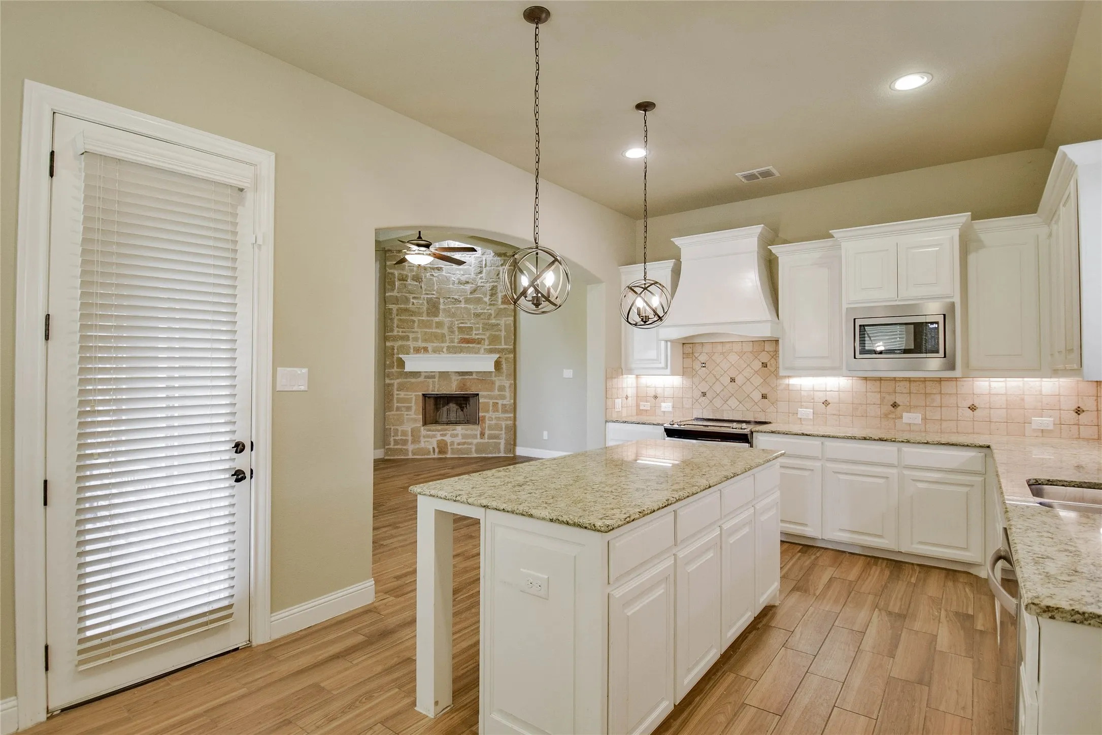 Single Family Residence For Rent in Hood County , 3100 White Horse Court, Granbury, Texas 76049, 4 Bedroom, 3 Bathroom, 2 Garage spaces, 2,573 Sqft, built in 2017, mls#21395769, Real Estate Agent in Granbury, Homes For Rent in Hood county, Homes For Rent in Granbury, Realtor in Granbury Texas, Real Estate Brokerage Independent Realty Texas, Luminita Cordes Realtor
