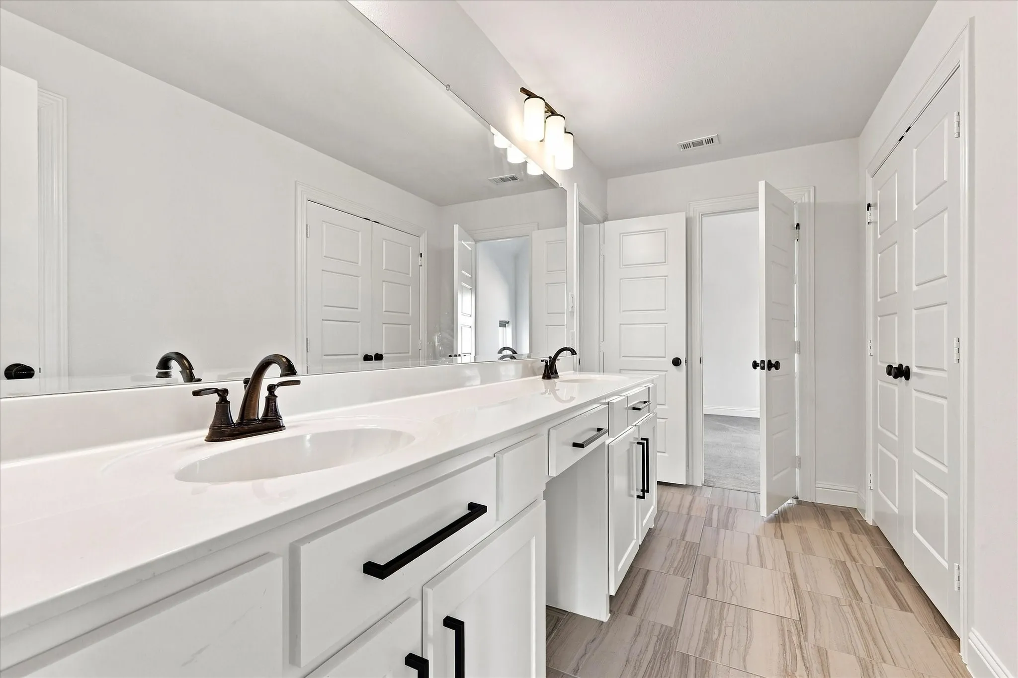 Jack & Jill Spacious Upstairs bathroom