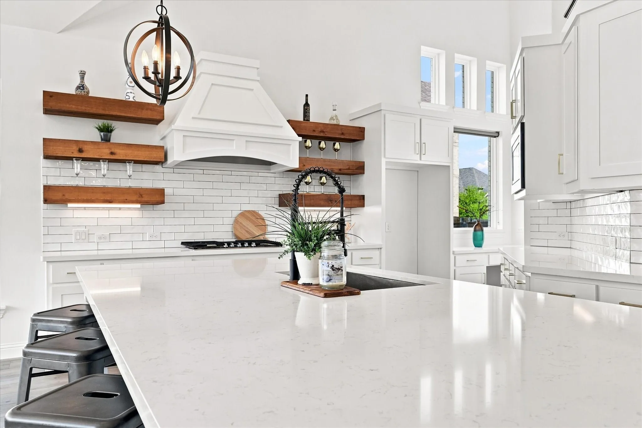 Huge beautiful kitchen island quartz countertop