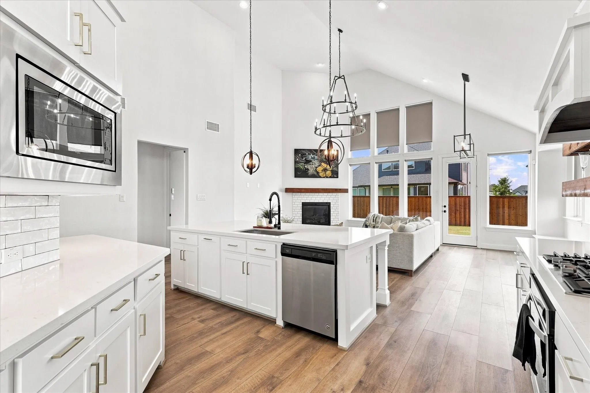 So much countertop space