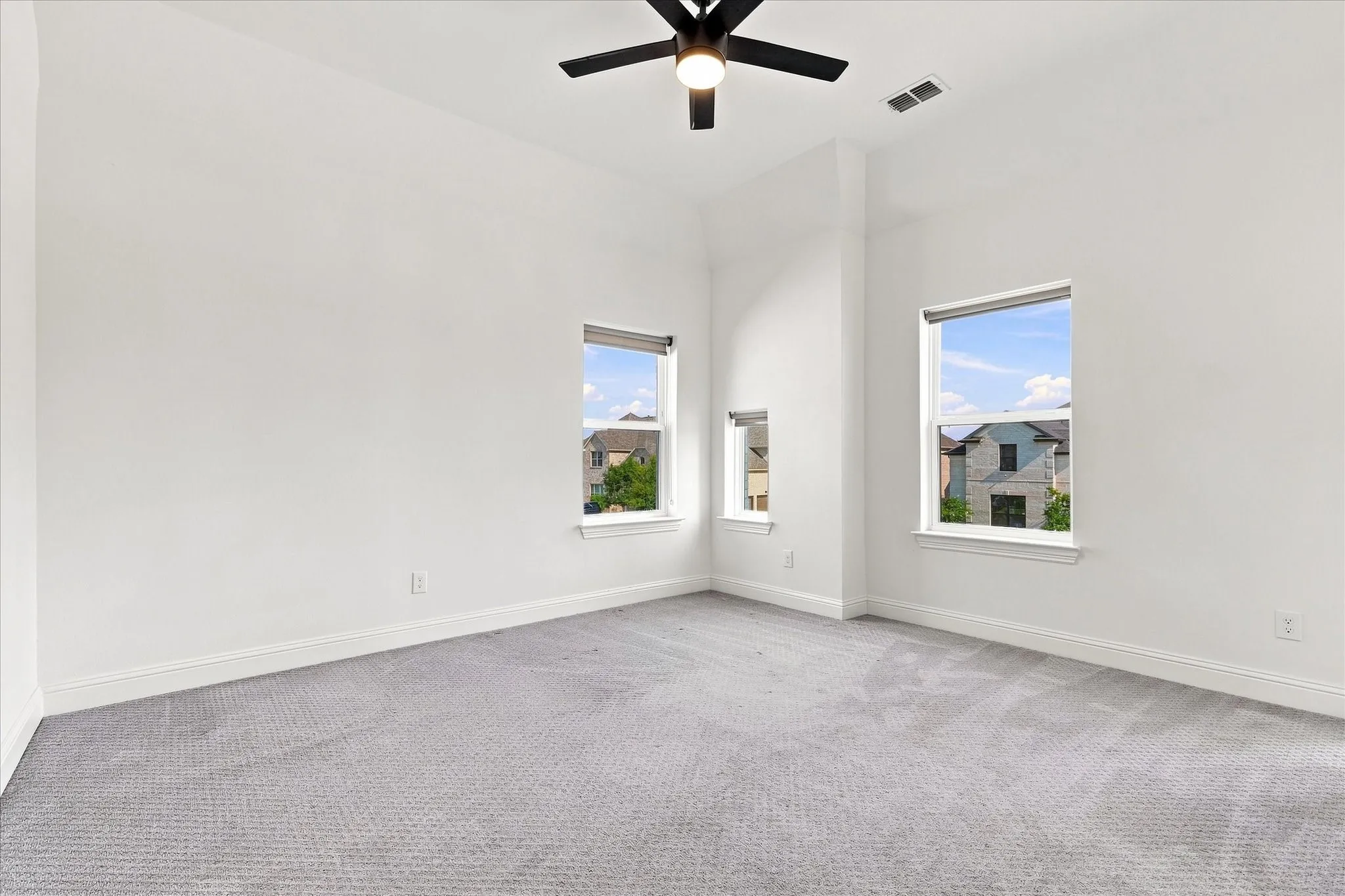 Upstairs bedroom to the left (4)