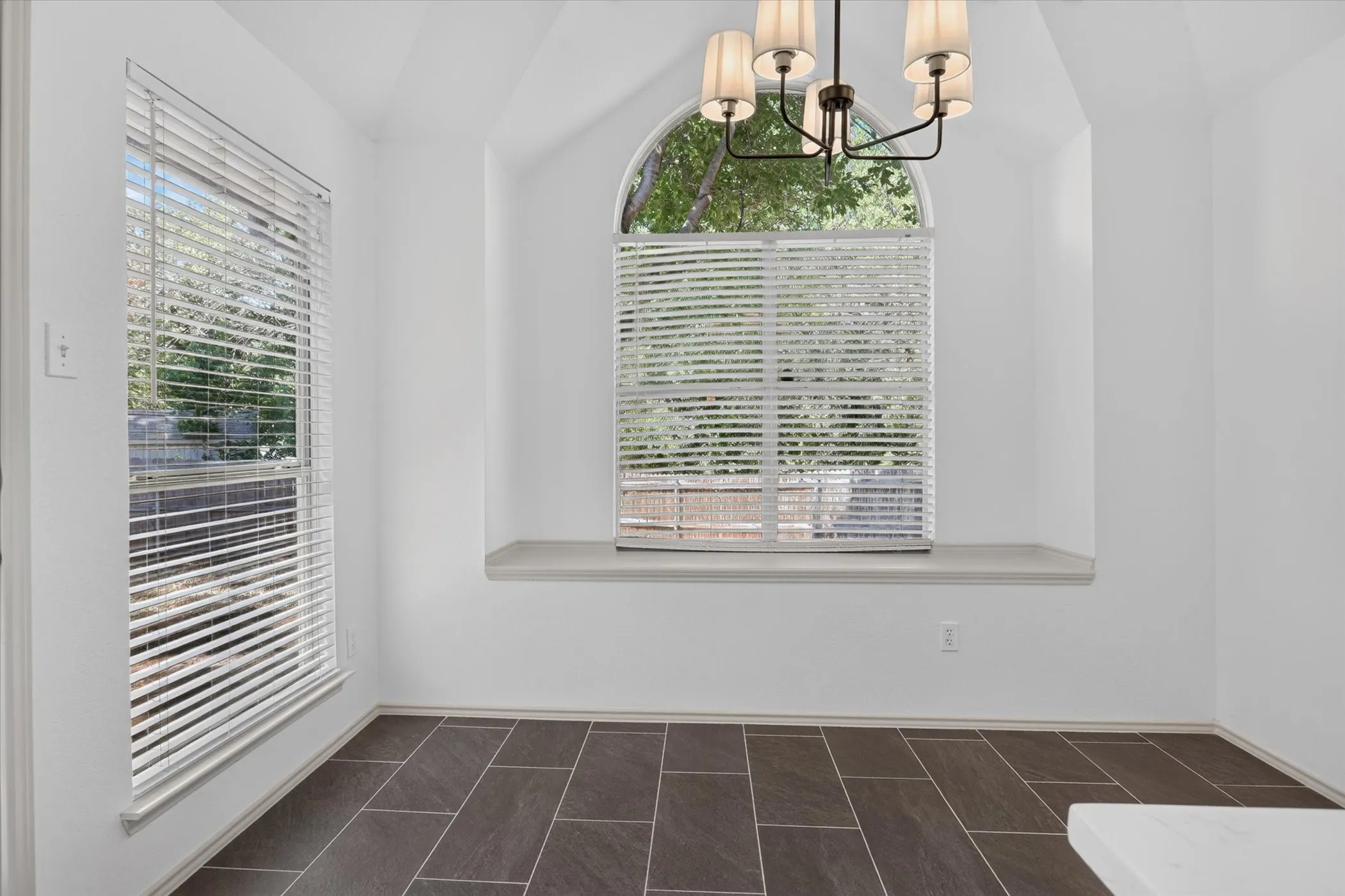 Single Family Residence For Sale in Denton County , 2613 Lakeshore Drive, Flower Mound, Texas 75028, 3 Bedroom, 2 Bathroom, 2 Garage spaces, 1,509 Sqft, built in 1992, mls#21390661, Real Estate Agent in Flower Mound, Homes For Sale in Denton county, Homes For Sale in Flower Mound, Realtor in Flower Mound Texas, Real Estate Brokerage Independent Realty Texas, Luminita Cordes Realtor