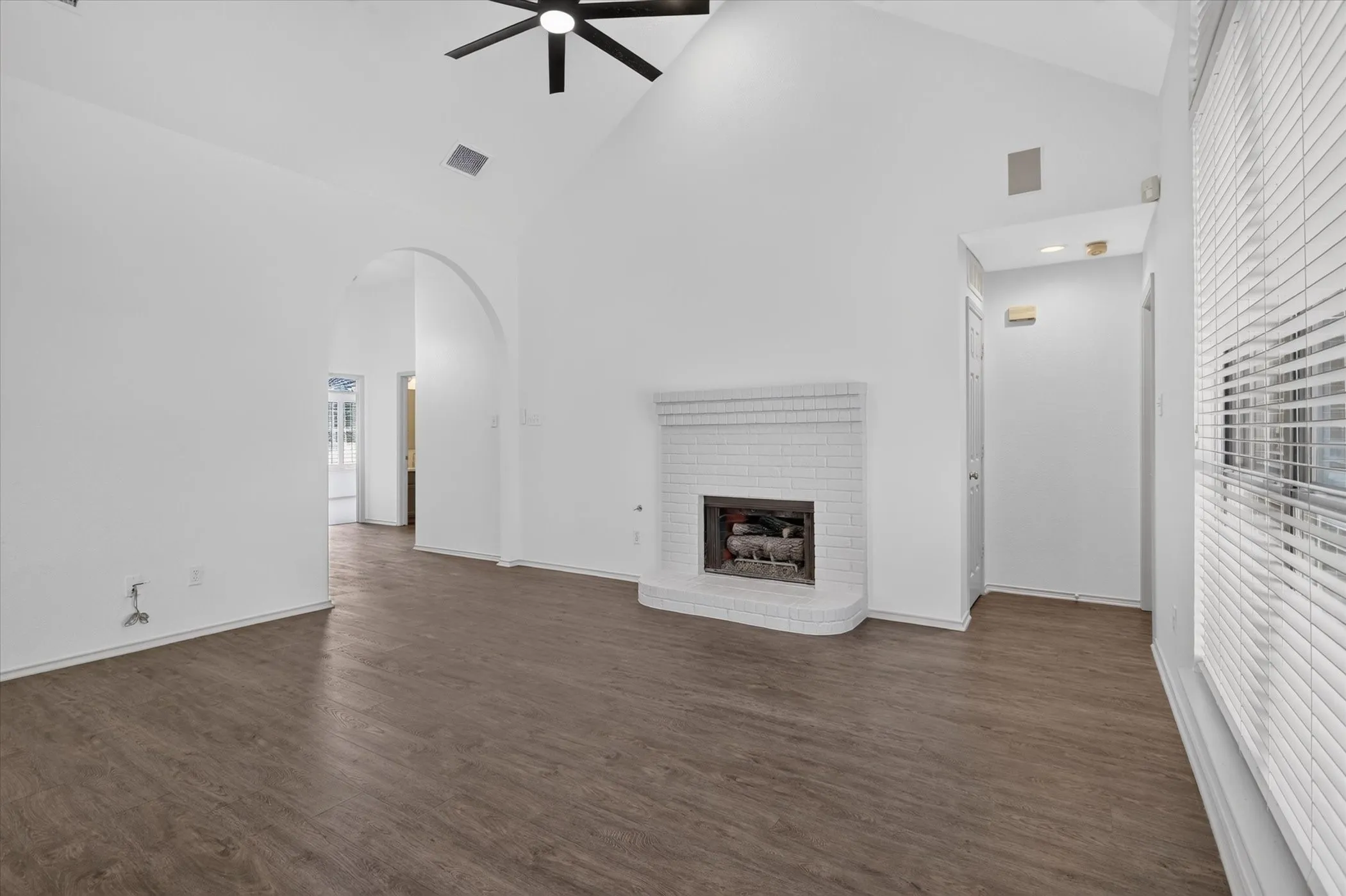 Single Family Residence For Sale in Denton County , 2613 Lakeshore Drive, Flower Mound, Texas 75028, 3 Bedroom, 2 Bathroom, 2 Garage spaces, 1,509 Sqft, built in 1992, mls#21390661, Real Estate Agent in Flower Mound, Homes For Sale in Denton county, Homes For Sale in Flower Mound, Realtor in Flower Mound Texas, Real Estate Brokerage Independent Realty Texas, Luminita Cordes Realtor