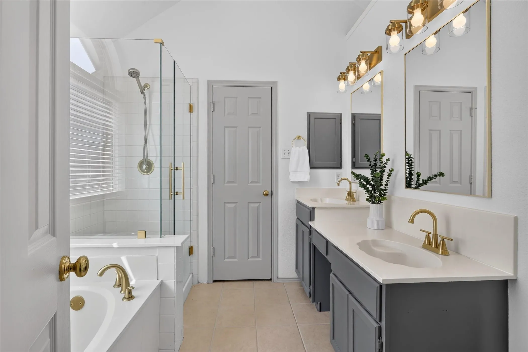 Single Family Residence For Sale in Denton County , 2613 Lakeshore Drive, Flower Mound, Texas 75028, 3 Bedroom, 2 Bathroom, 2 Garage spaces, 1,509 Sqft, built in 1992, mls#21390661, Real Estate Agent in Flower Mound, Homes For Sale in Denton county, Homes For Sale in Flower Mound, Realtor in Flower Mound Texas, Real Estate Brokerage Independent Realty Texas, Luminita Cordes Realtor
