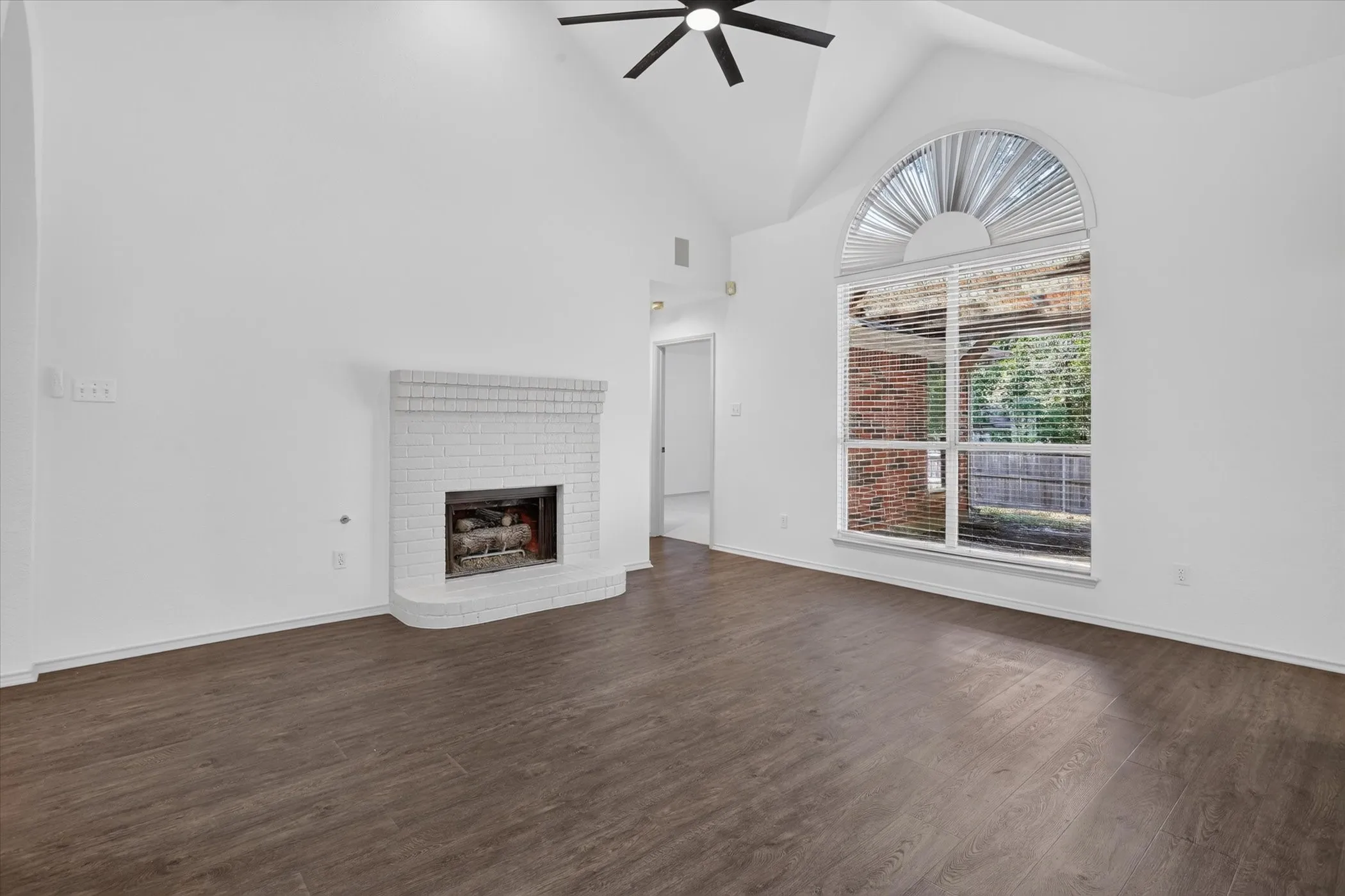 Single Family Residence For Sale in Denton County , 2613 Lakeshore Drive, Flower Mound, Texas 75028, 3 Bedroom, 2 Bathroom, 2 Garage spaces, 1,509 Sqft, built in 1992, mls#21390661, Real Estate Agent in Flower Mound, Homes For Sale in Denton county, Homes For Sale in Flower Mound, Realtor in Flower Mound Texas, Real Estate Brokerage Independent Realty Texas, Luminita Cordes Realtor