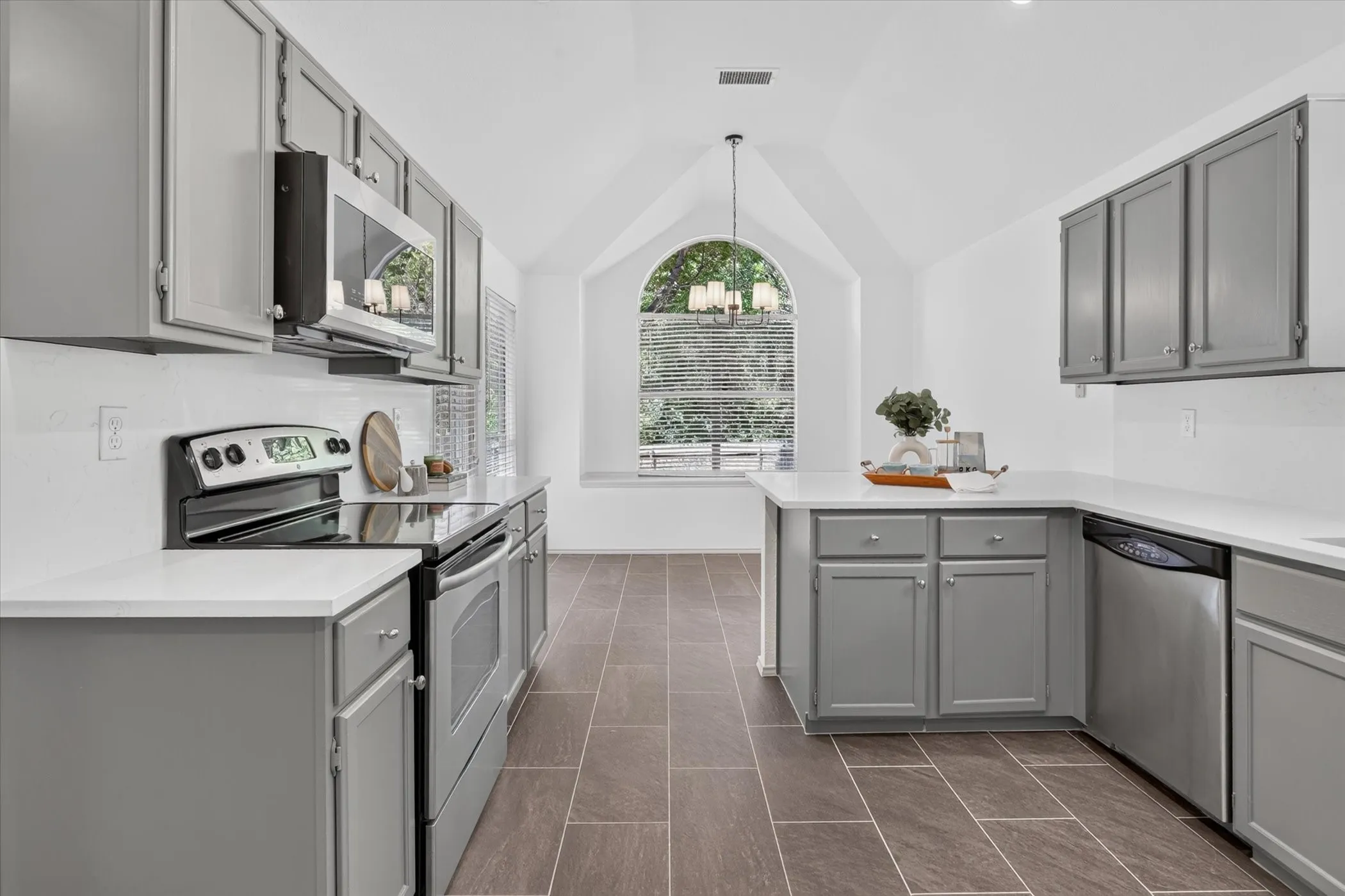Single Family Residence For Sale in Denton County , 2613 Lakeshore Drive, Flower Mound, Texas 75028, 3 Bedroom, 2 Bathroom, 2 Garage spaces, 1,509 Sqft, built in 1992, mls#21390661, Real Estate Agent in Flower Mound, Homes For Sale in Denton county, Homes For Sale in Flower Mound, Realtor in Flower Mound Texas, Real Estate Brokerage Independent Realty Texas, Luminita Cordes Realtor