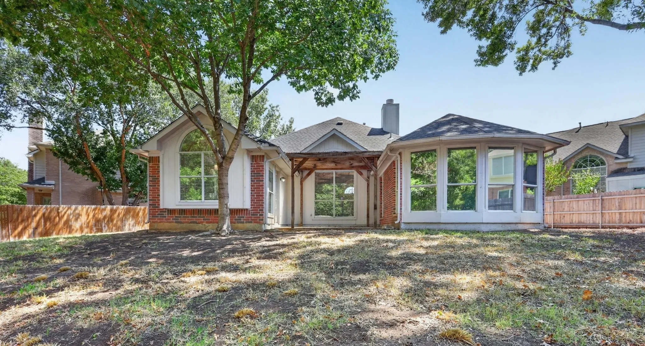 Single Family Residence For Sale in Denton County , 2613 Lakeshore Drive, Flower Mound, Texas 75028, 3 Bedroom, 2 Bathroom, 2 Garage spaces, 1,509 Sqft, built in 1992, mls#21390661, Real Estate Agent in Flower Mound, Homes For Sale in Denton county, Homes For Sale in Flower Mound, Realtor in Flower Mound Texas, Real Estate Brokerage Independent Realty Texas, Luminita Cordes Realtor