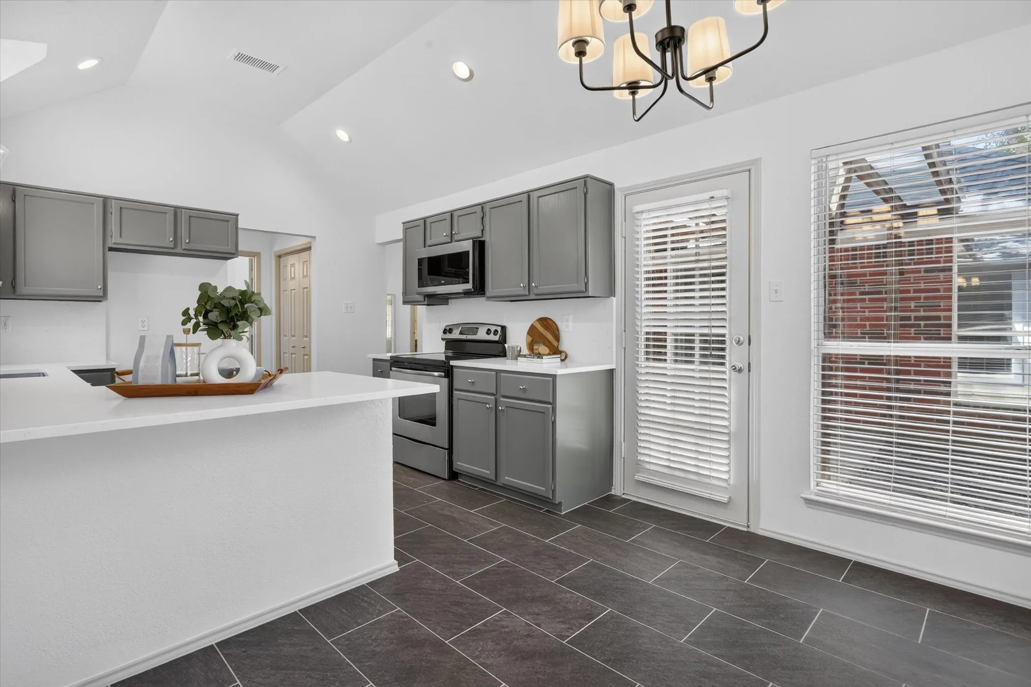 Single Family Residence For Sale in Denton County , 2613 Lakeshore Drive, Flower Mound, Texas 75028, 3 Bedroom, 2 Bathroom, 2 Garage spaces, 1,509 Sqft, built in 1992, mls#21390661, Real Estate Agent in Flower Mound, Homes For Sale in Denton county, Homes For Sale in Flower Mound, Realtor in Flower Mound Texas, Real Estate Brokerage Independent Realty Texas, Luminita Cordes Realtor
