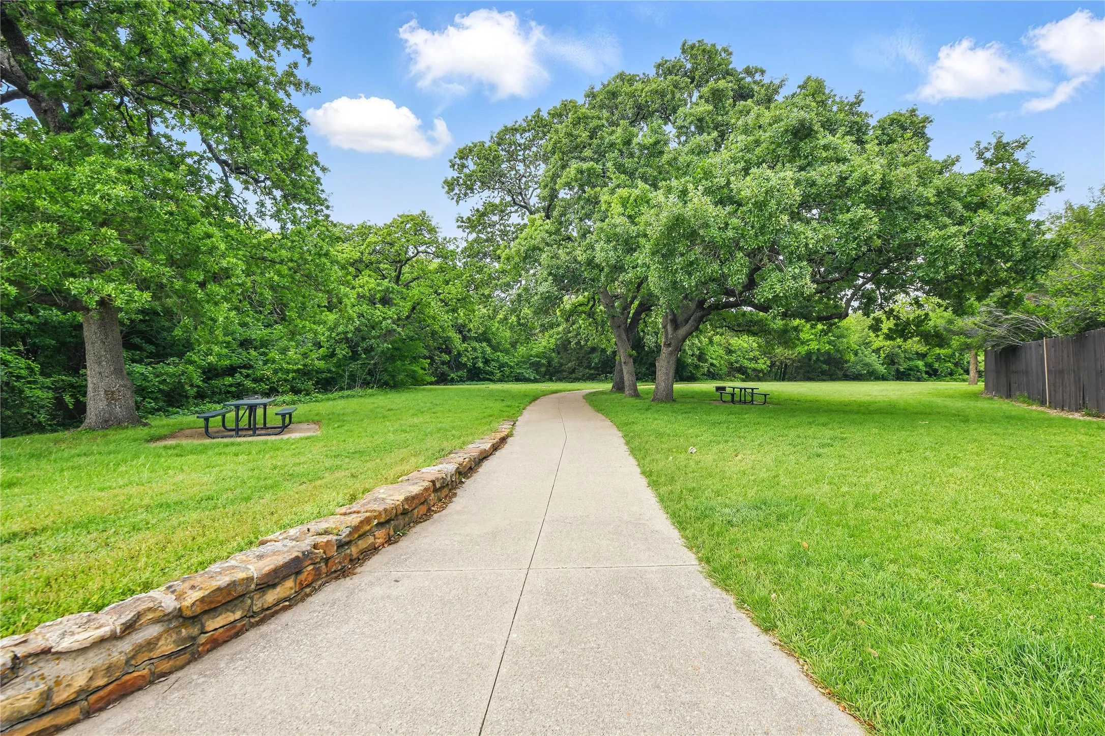 Single Family Residence For Sale in Denton County , 2613 Lakeshore Drive, Flower Mound, Texas 75028, 3 Bedroom, 2 Bathroom, 2 Garage spaces, 1,509 Sqft, built in 1992, mls#21390661, Real Estate Agent in Flower Mound, Homes For Sale in Denton county, Homes For Sale in Flower Mound, Realtor in Flower Mound Texas, Real Estate Brokerage Independent Realty Texas, Luminita Cordes Realtor
