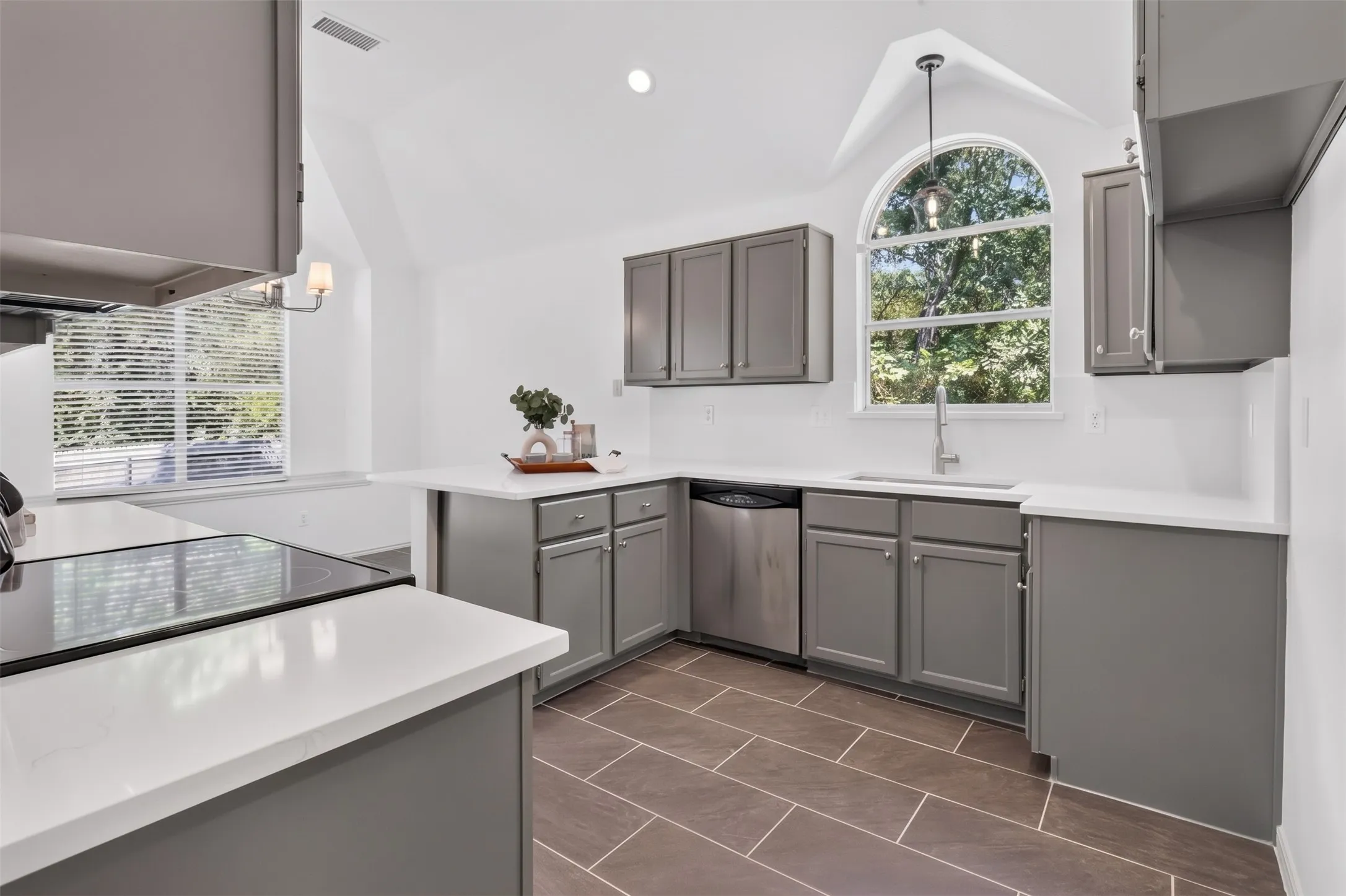 Single Family Residence For Sale in Denton County , 2613 Lakeshore Drive, Flower Mound, Texas 75028, 3 Bedroom, 2 Bathroom, 2 Garage spaces, 1,509 Sqft, built in 1992, mls#21390661, Real Estate Agent in Flower Mound, Homes For Sale in Denton county, Homes For Sale in Flower Mound, Realtor in Flower Mound Texas, Real Estate Brokerage Independent Realty Texas, Luminita Cordes Realtor