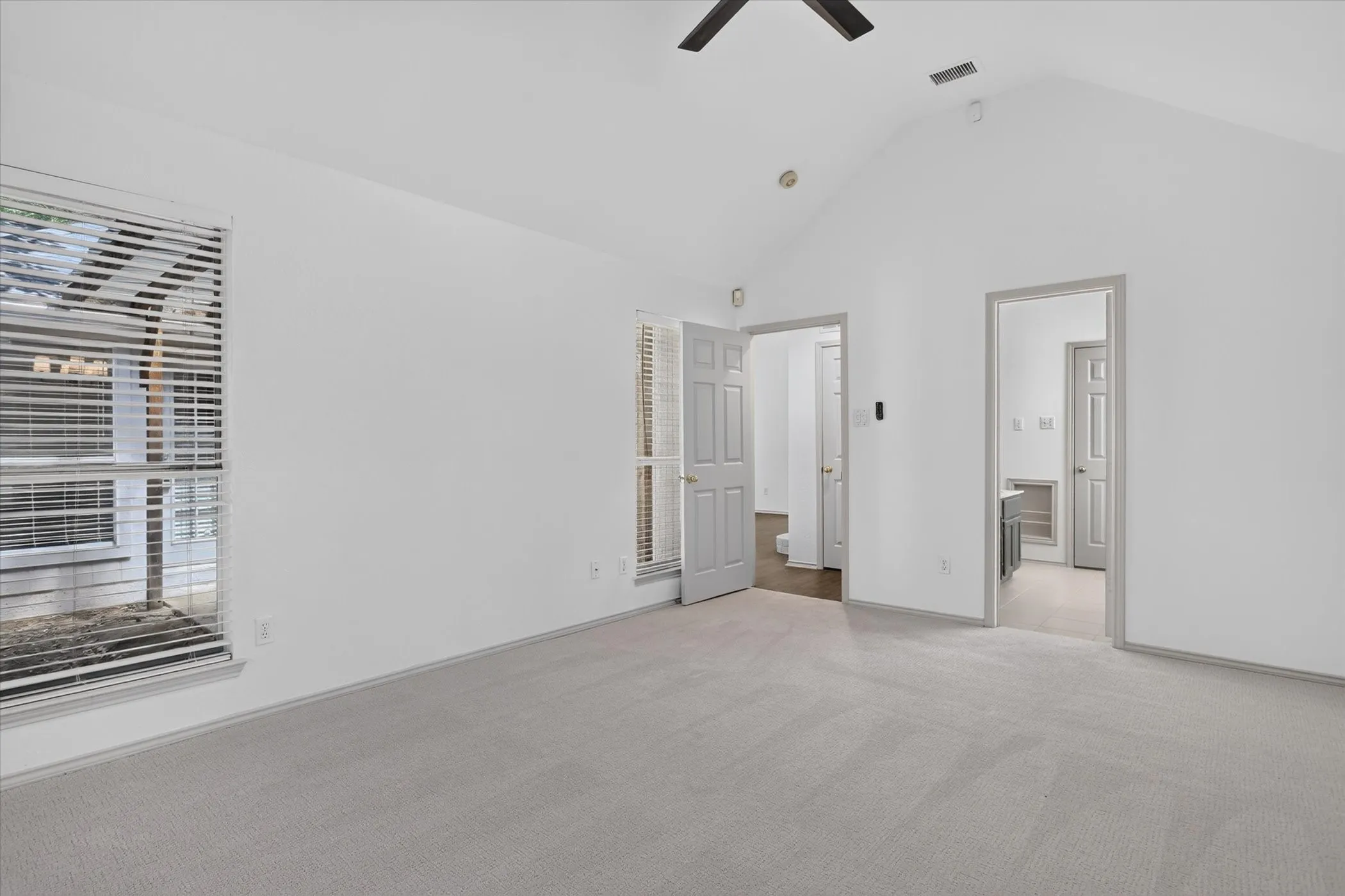 Single Family Residence For Sale in Denton County , 2613 Lakeshore Drive, Flower Mound, Texas 75028, 3 Bedroom, 2 Bathroom, 2 Garage spaces, 1,509 Sqft, built in 1992, mls#21390661, Real Estate Agent in Flower Mound, Homes For Sale in Denton county, Homes For Sale in Flower Mound, Realtor in Flower Mound Texas, Real Estate Brokerage Independent Realty Texas, Luminita Cordes Realtor