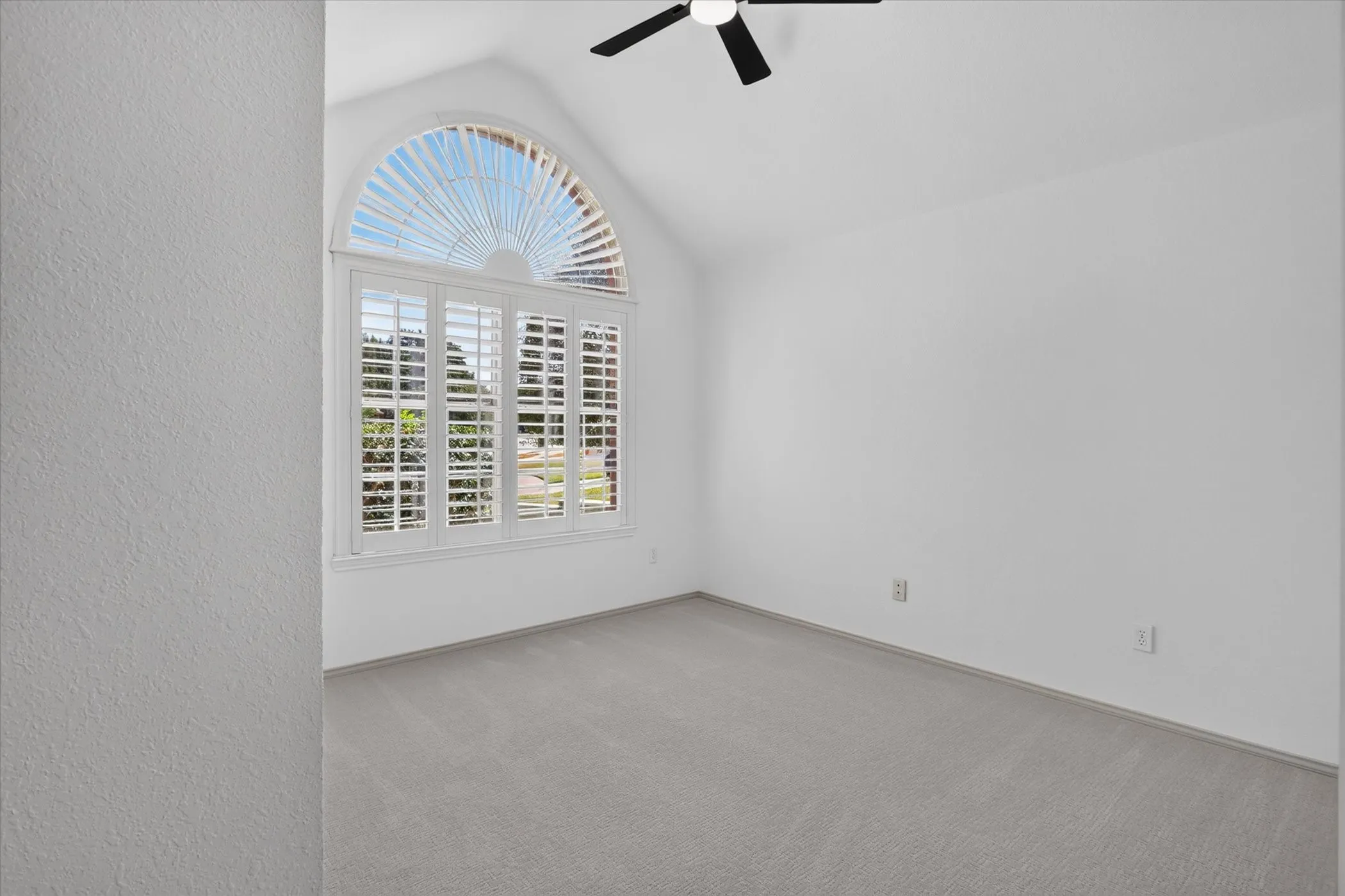 Single Family Residence For Sale in Denton County , 2613 Lakeshore Drive, Flower Mound, Texas 75028, 3 Bedroom, 2 Bathroom, 2 Garage spaces, 1,509 Sqft, built in 1992, mls#21390661, Real Estate Agent in Flower Mound, Homes For Sale in Denton county, Homes For Sale in Flower Mound, Realtor in Flower Mound Texas, Real Estate Brokerage Independent Realty Texas, Luminita Cordes Realtor