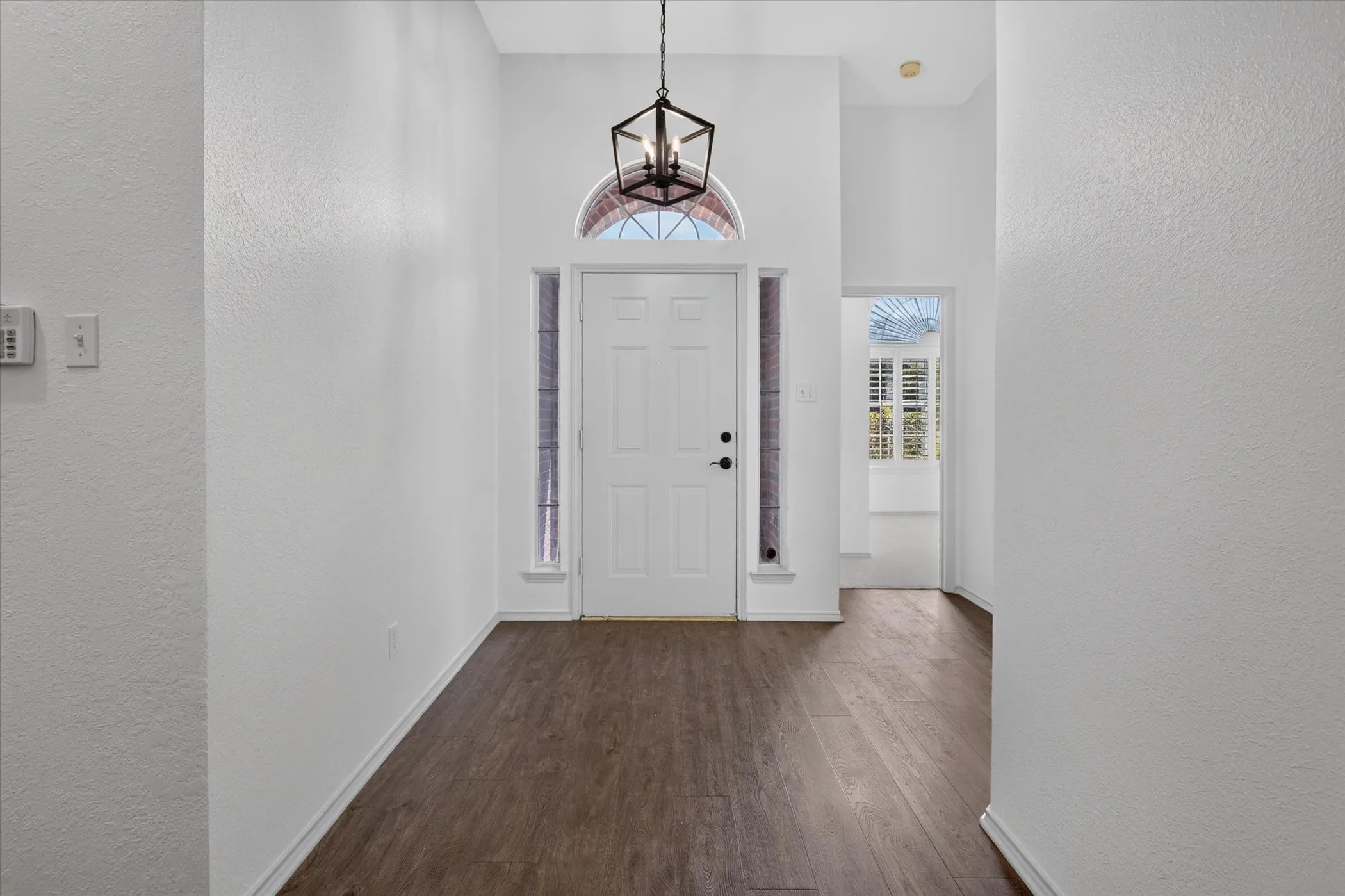 Single Family Residence For Sale in Denton County , 2613 Lakeshore Drive, Flower Mound, Texas 75028, 3 Bedroom, 2 Bathroom, 2 Garage spaces, 1,509 Sqft, built in 1992, mls#21390661, Real Estate Agent in Flower Mound, Homes For Sale in Denton county, Homes For Sale in Flower Mound, Realtor in Flower Mound Texas, Real Estate Brokerage Independent Realty Texas, Luminita Cordes Realtor