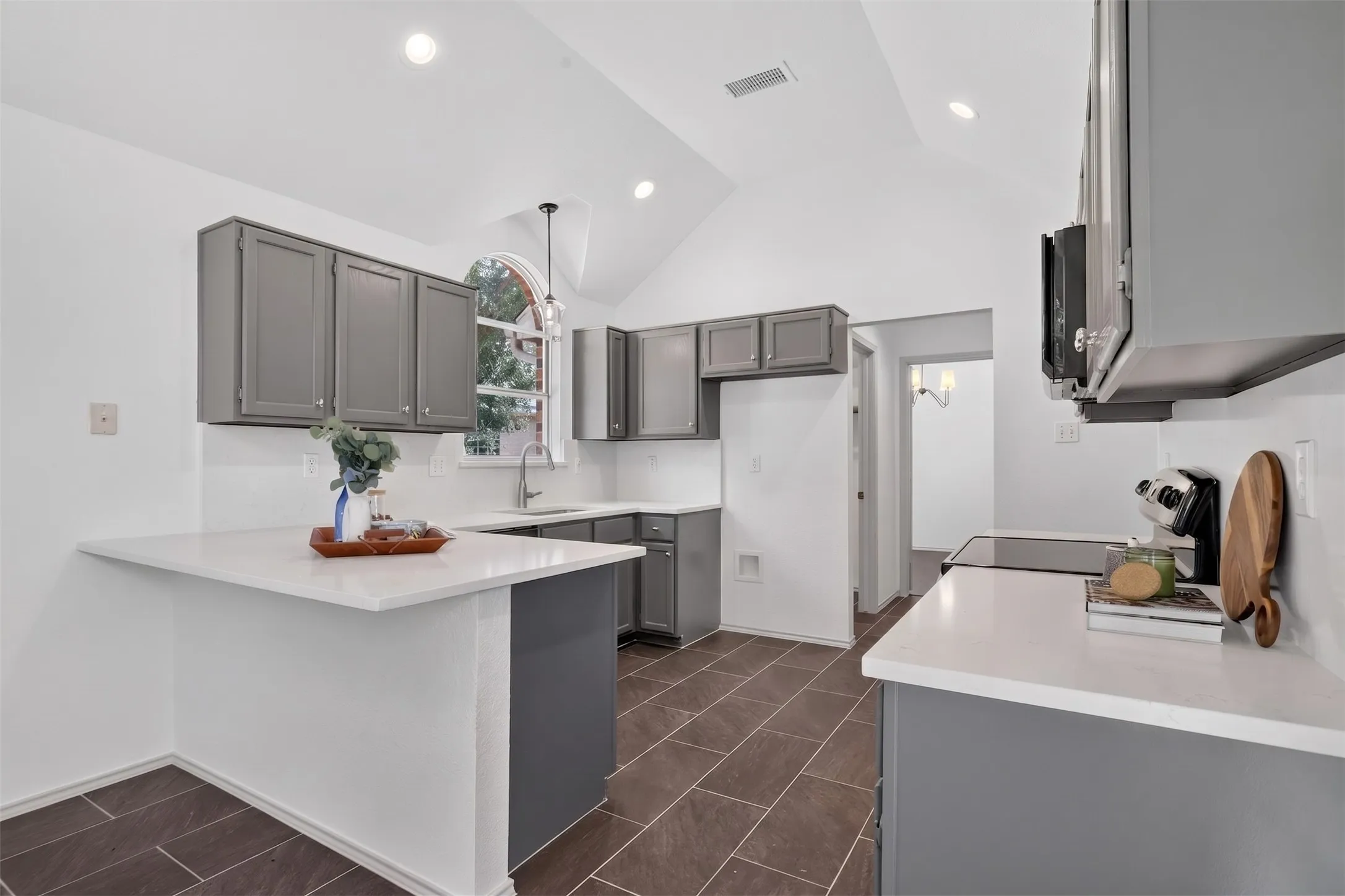 Single Family Residence For Sale in Denton County , 2613 Lakeshore Drive, Flower Mound, Texas 75028, 3 Bedroom, 2 Bathroom, 2 Garage spaces, 1,509 Sqft, built in 1992, mls#21390661, Real Estate Agent in Flower Mound, Homes For Sale in Denton county, Homes For Sale in Flower Mound, Realtor in Flower Mound Texas, Real Estate Brokerage Independent Realty Texas, Luminita Cordes Realtor