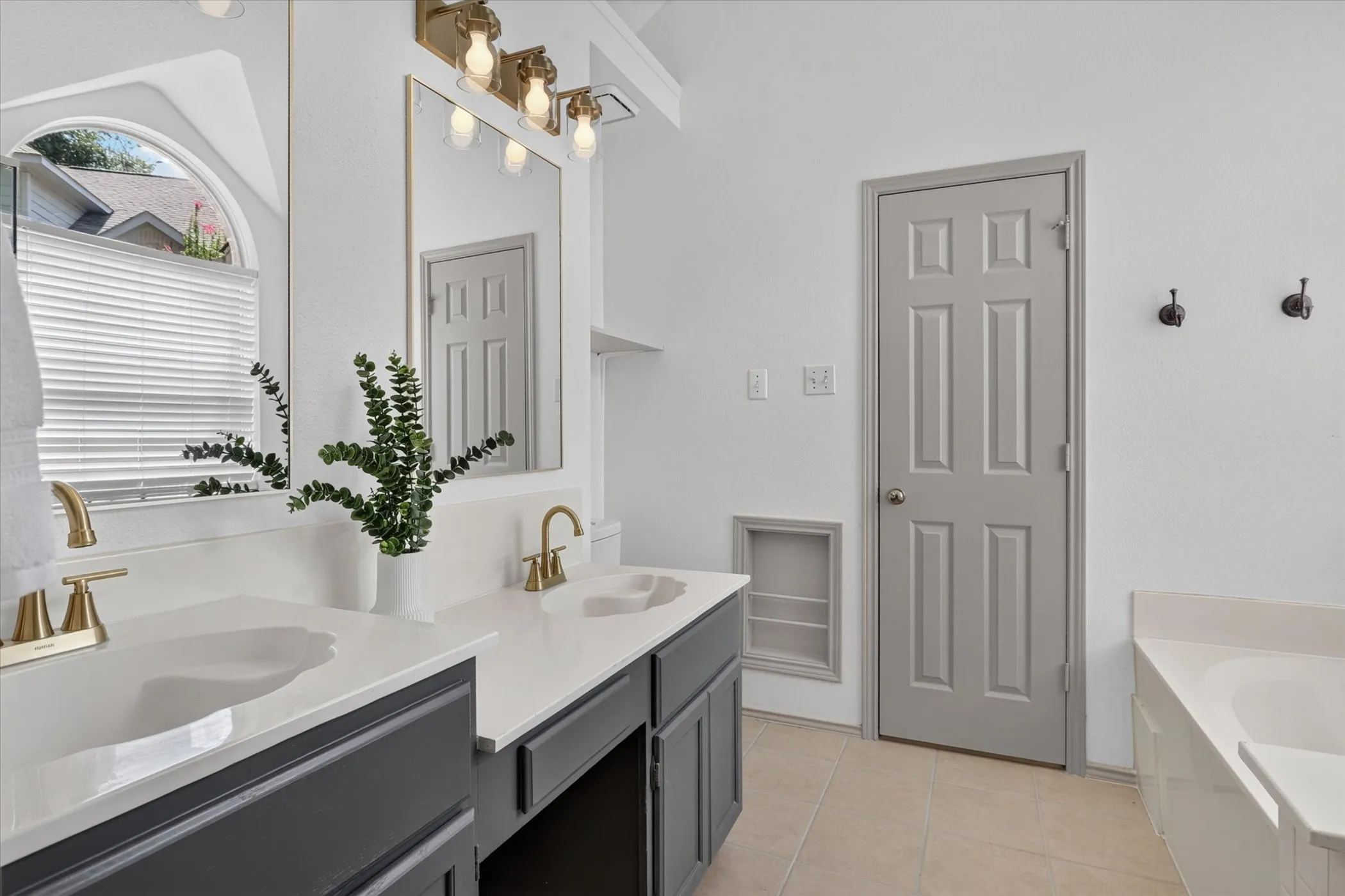 Single Family Residence For Sale in Denton County , 2613 Lakeshore Drive, Flower Mound, Texas 75028, 3 Bedroom, 2 Bathroom, 2 Garage spaces, 1,509 Sqft, built in 1992, mls#21390661, Real Estate Agent in Flower Mound, Homes For Sale in Denton county, Homes For Sale in Flower Mound, Realtor in Flower Mound Texas, Real Estate Brokerage Independent Realty Texas, Luminita Cordes Realtor