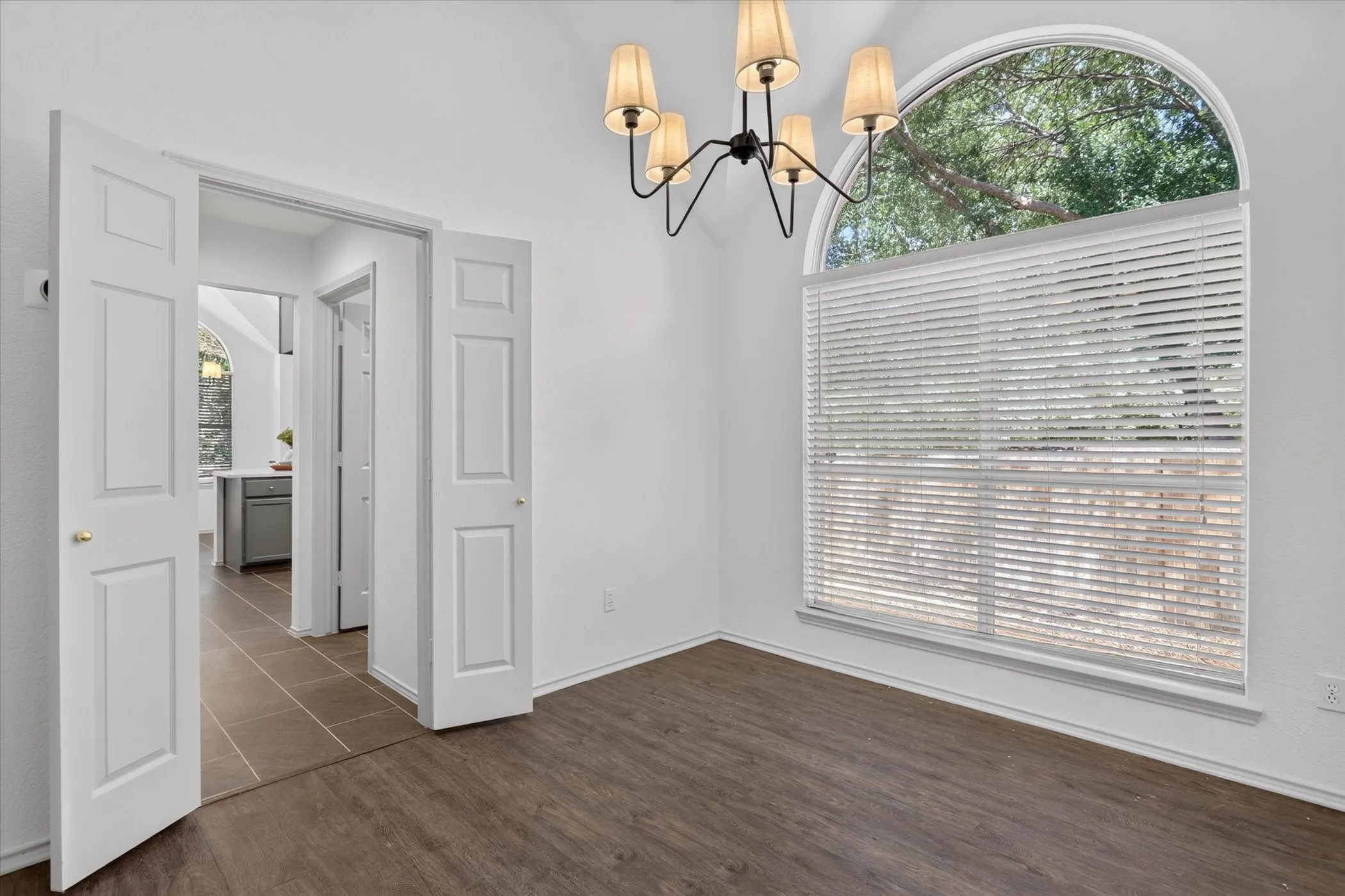 Single Family Residence For Sale in Denton County , 2613 Lakeshore Drive, Flower Mound, Texas 75028, 3 Bedroom, 2 Bathroom, 2 Garage spaces, 1,509 Sqft, built in 1992, mls#21390661, Real Estate Agent in Flower Mound, Homes For Sale in Denton county, Homes For Sale in Flower Mound, Realtor in Flower Mound Texas, Real Estate Brokerage Independent Realty Texas, Luminita Cordes Realtor