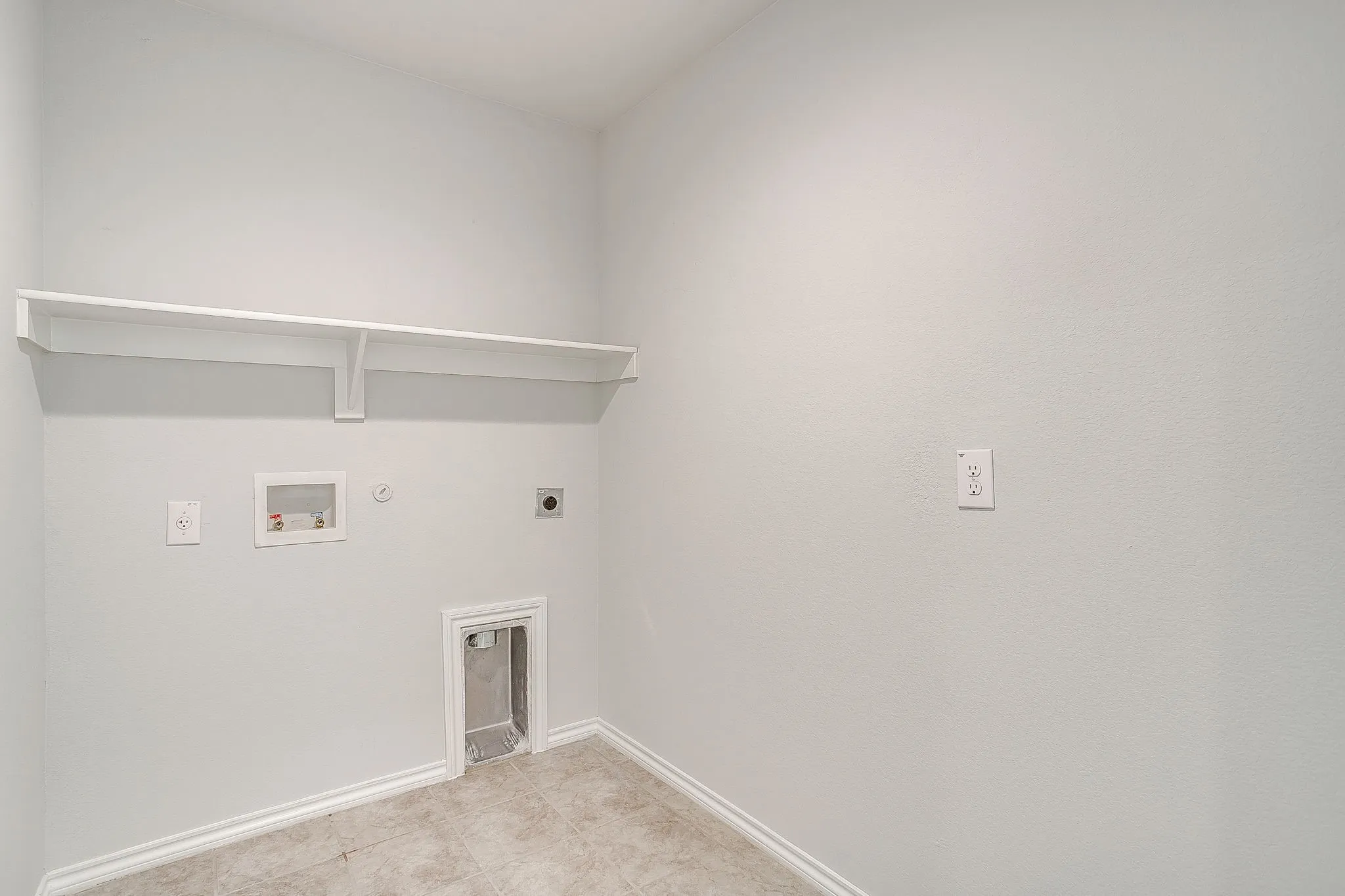Single Family Residence For Sale in Denton County , 625 Basteen Lane, Justin, Texas 76247, 4 Bedroom, 2 Bathroom, 2 Garage spaces, 2,085 Sqft, built in 2023, mls#21391891, Real Estate Agent in Justin, Homes For Sale in Denton county, Homes For Sale in Justin, Realtor in Justin Texas, Real Estate Brokerage Independent Realty Texas, Luminita Cordes Realtor