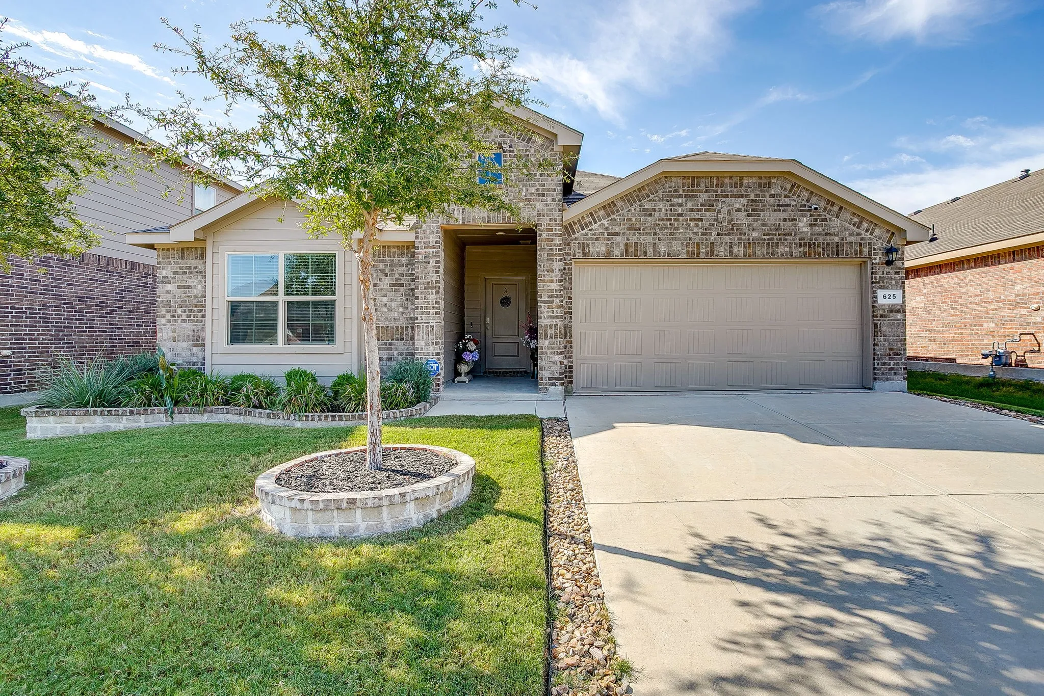 Single Family Residence For Sale in Denton County , 625 Basteen Lane, Justin, Texas 76247, 4 Bedroom, 2 Bathroom, 2 Garage spaces, 2,085 Sqft, built in 2023, mls#21391891, Real Estate Agent in Justin, Homes For Sale in Denton county, Homes For Sale in Justin, Realtor in Justin Texas, Real Estate Brokerage Independent Realty Texas, Luminita Cordes Realtor