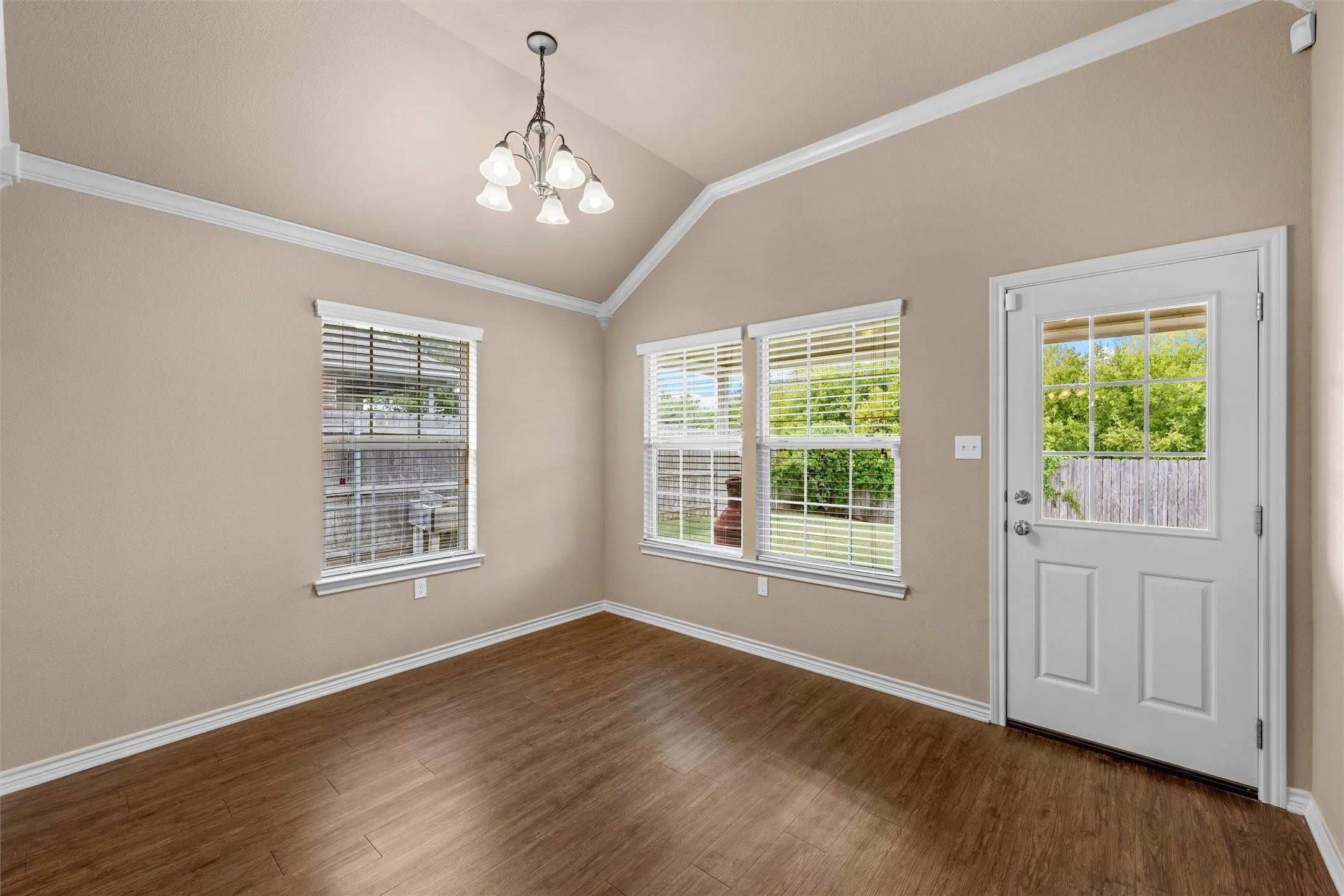 Single Family Residence For Sale in Mc Lennan County , 905 Heston Circle, Robinson, Texas 76706, 3 Bedroom, 2 Bathroom, 2 Garage spaces, 1,657 Sqft, built in 2018, mls#21394725, Real Estate Agent in Robinson, Homes For Sale in Mc Lennan county, Homes For Sale in Robinson, Realtor in Robinson Texas, Real Estate Brokerage Independent Realty Texas, Luminita Cordes Realtor