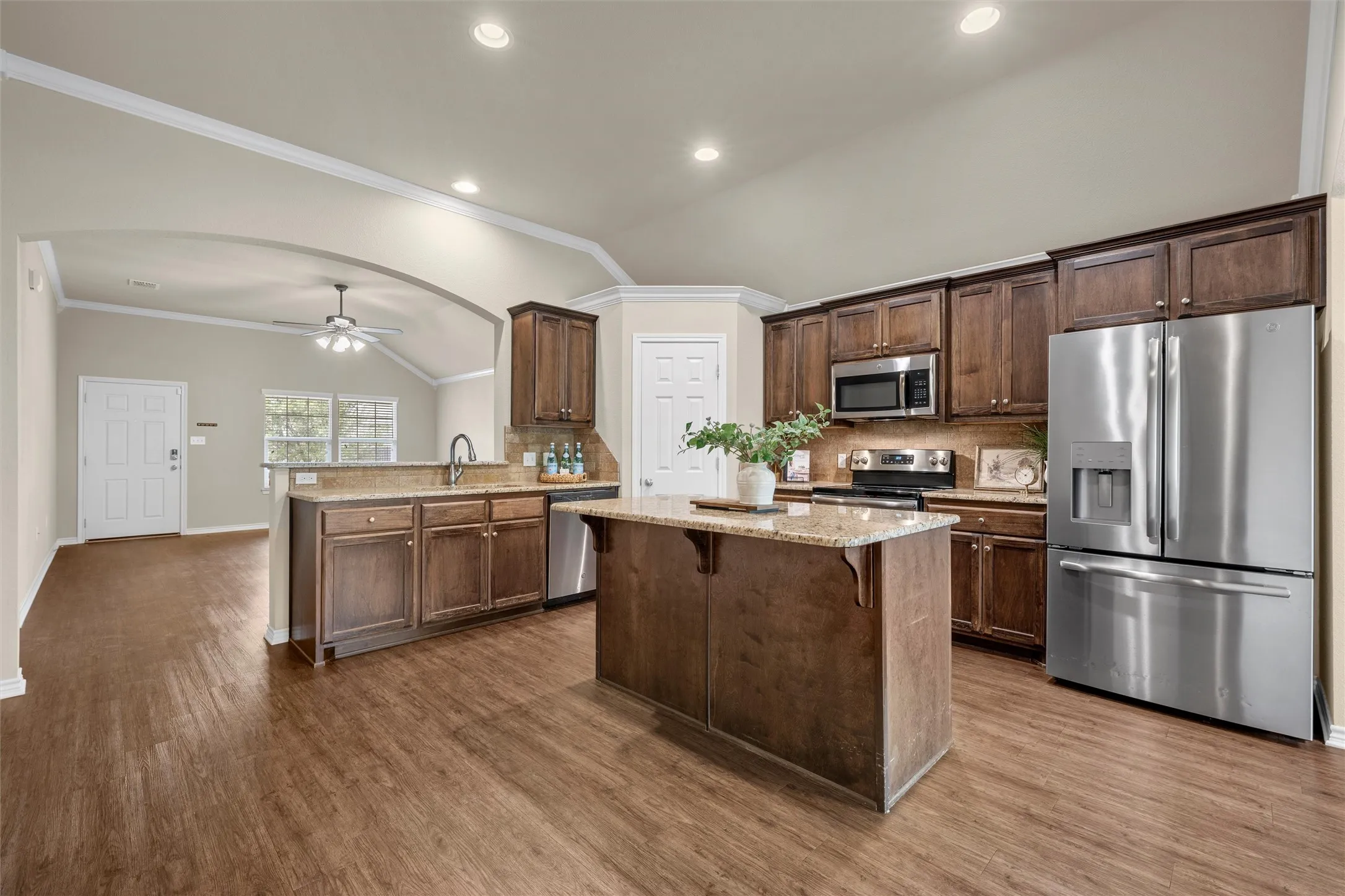 Single Family Residence For Sale in Mc Lennan County , 905 Heston Circle, Robinson, Texas 76706, 3 Bedroom, 2 Bathroom, 2 Garage spaces, 1,657 Sqft, built in 2018, mls#21394725, Real Estate Agent in Robinson, Homes For Sale in Mc Lennan county, Homes For Sale in Robinson, Realtor in Robinson Texas, Real Estate Brokerage Independent Realty Texas, Luminita Cordes Realtor