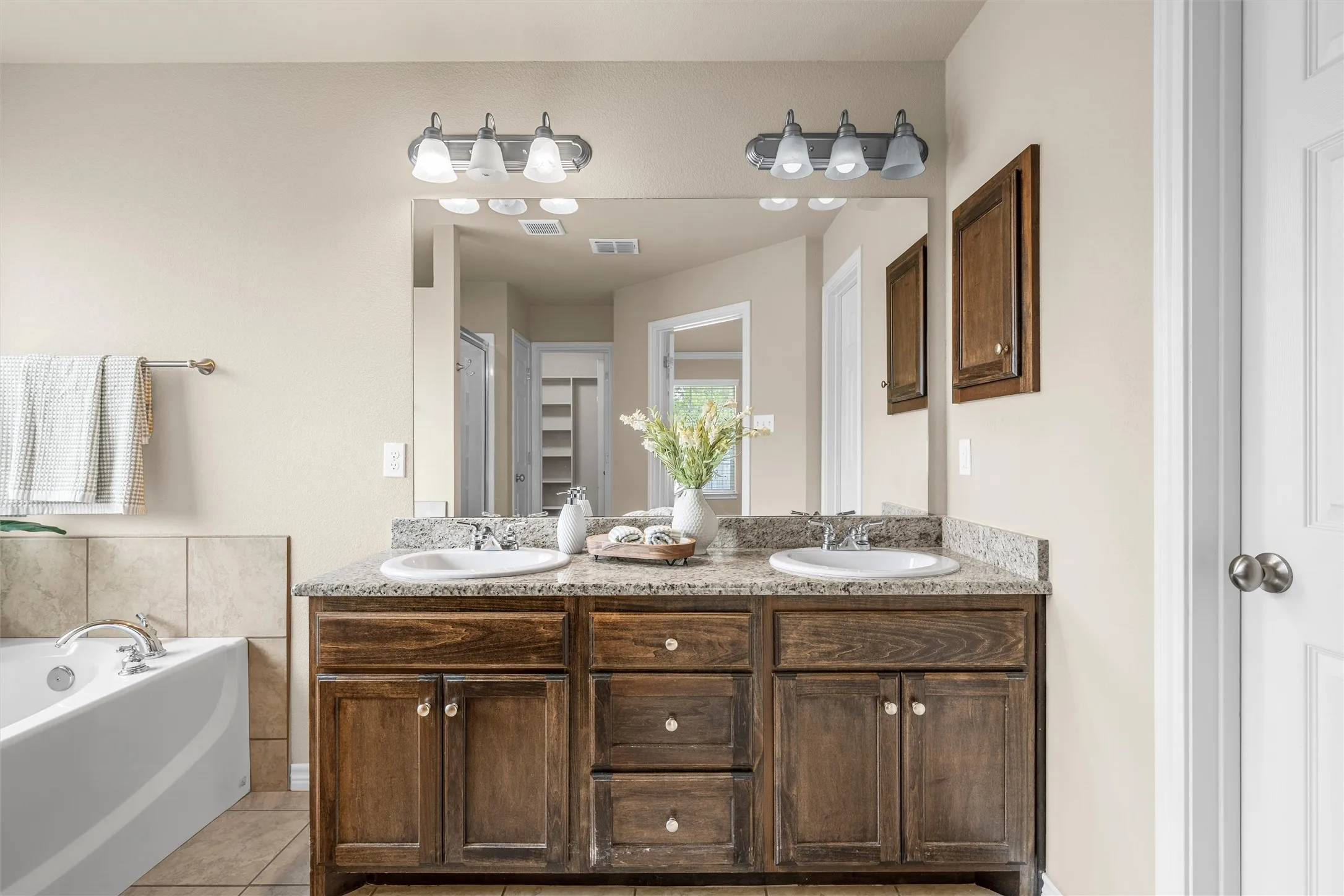 Single Family Residence For Sale in Mc Lennan County , 905 Heston Circle, Robinson, Texas 76706, 3 Bedroom, 2 Bathroom, 2 Garage spaces, 1,657 Sqft, built in 2018, mls#21394725, Real Estate Agent in Robinson, Homes For Sale in Mc Lennan county, Homes For Sale in Robinson, Realtor in Robinson Texas, Real Estate Brokerage Independent Realty Texas, Luminita Cordes Realtor