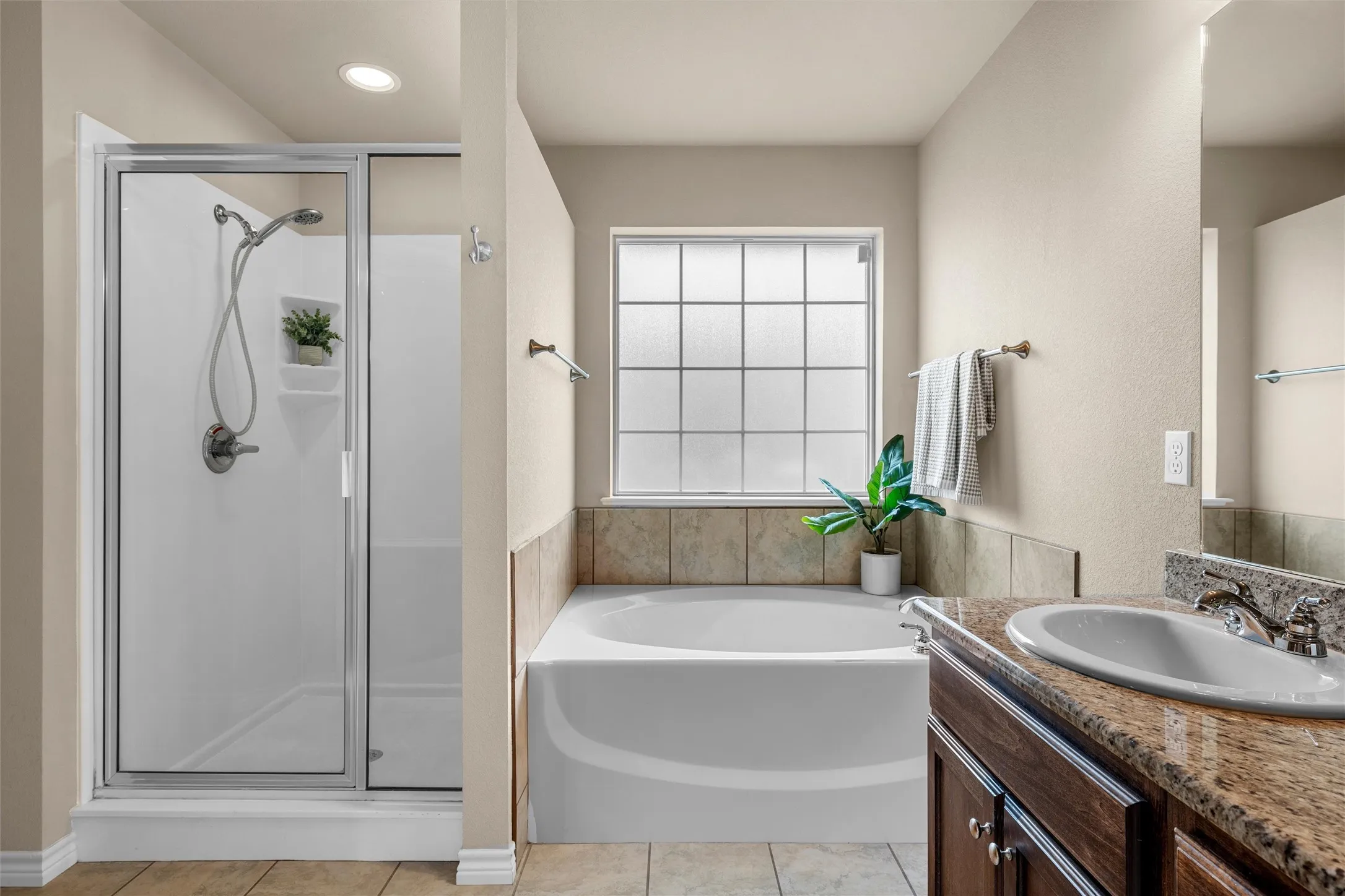 Single Family Residence For Sale in Mc Lennan County , 905 Heston Circle, Robinson, Texas 76706, 3 Bedroom, 2 Bathroom, 2 Garage spaces, 1,657 Sqft, built in 2018, mls#21394725, Real Estate Agent in Robinson, Homes For Sale in Mc Lennan county, Homes For Sale in Robinson, Realtor in Robinson Texas, Real Estate Brokerage Independent Realty Texas, Luminita Cordes Realtor