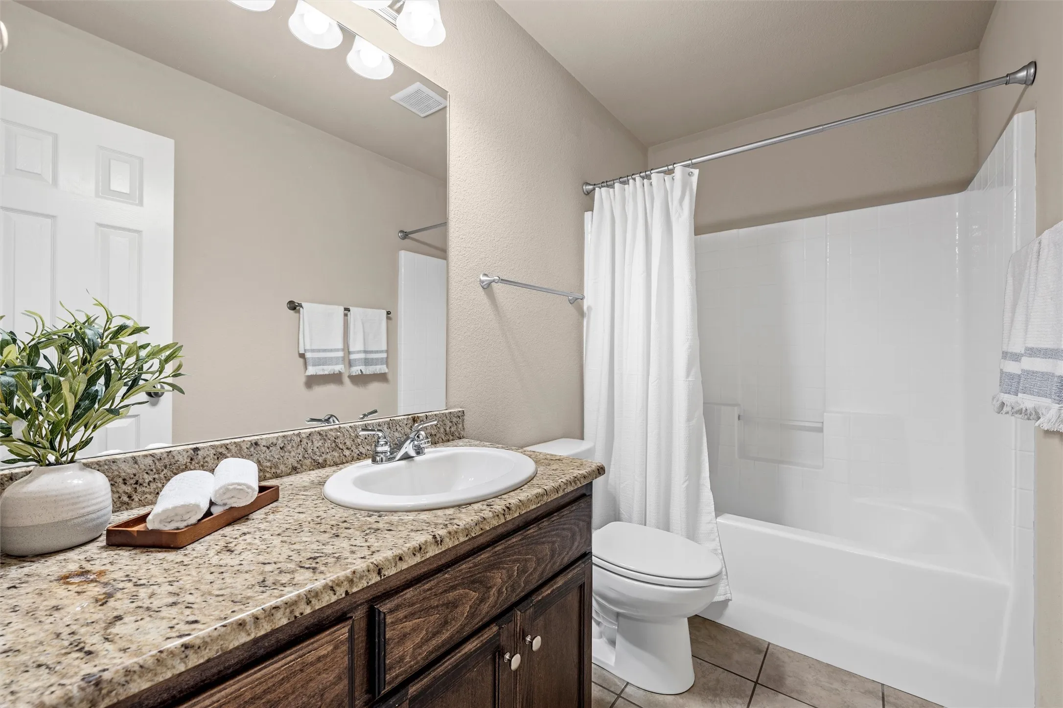 Single Family Residence For Sale in Mc Lennan County , 905 Heston Circle, Robinson, Texas 76706, 3 Bedroom, 2 Bathroom, 2 Garage spaces, 1,657 Sqft, built in 2018, mls#21394725, Real Estate Agent in Robinson, Homes For Sale in Mc Lennan county, Homes For Sale in Robinson, Realtor in Robinson Texas, Real Estate Brokerage Independent Realty Texas, Luminita Cordes Realtor