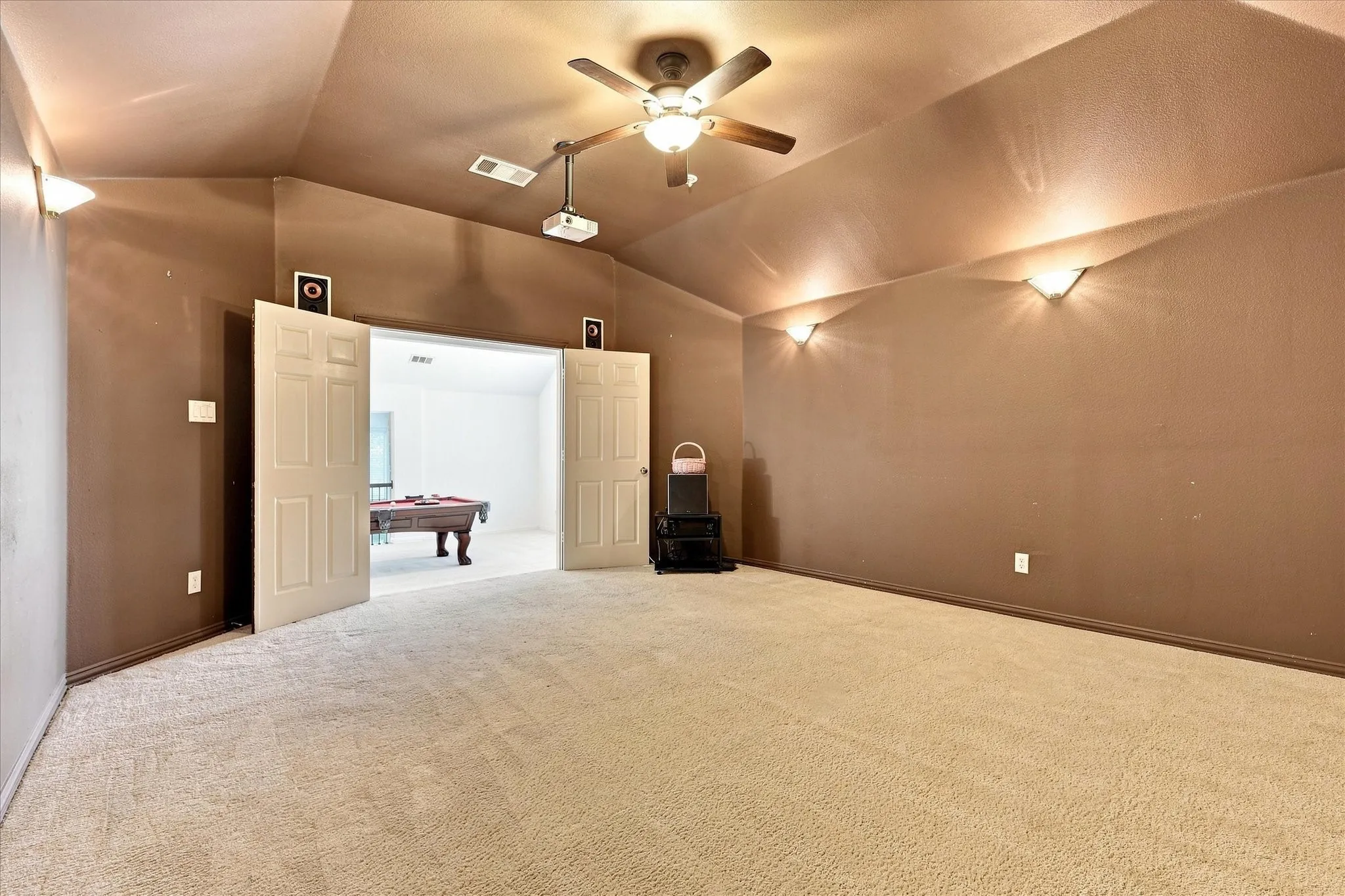 Single Family Residence For Rent in Dallas County , 9709 Waterview Parkway, Rowlett, Texas 75089, 5 Bedroom, 4 Bathroom, 3 Garage spaces, 4,014 Sqft, built in 2001, mls#21393151, Real Estate Agent in Rowlett, Homes For Rent in Dallas county, Homes For Rent in Rowlett, Realtor in Rowlett Texas, Real Estate Brokerage Independent Realty Texas, Luminita Cordes Realtor